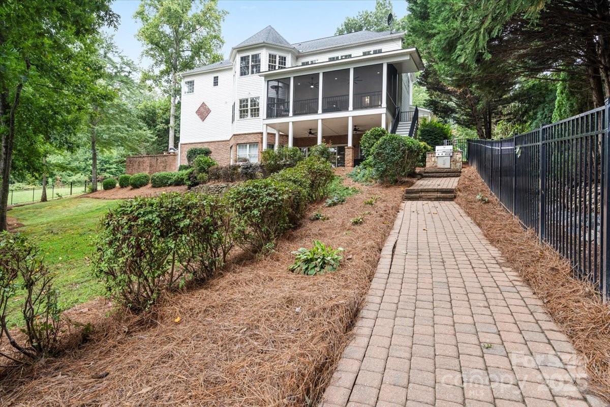 Pinnacle Shores - Residential