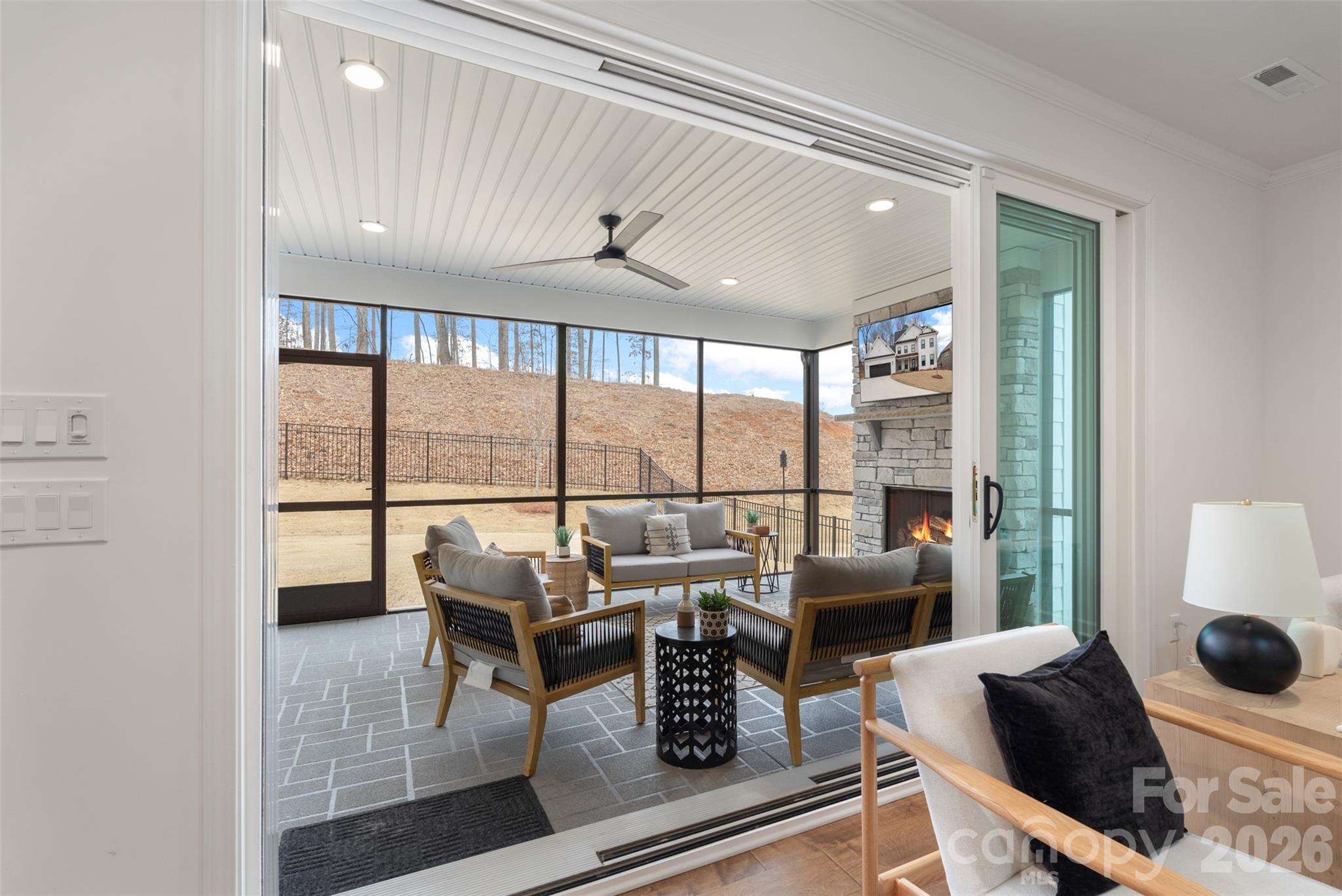 2568 Crosshaven Court NW