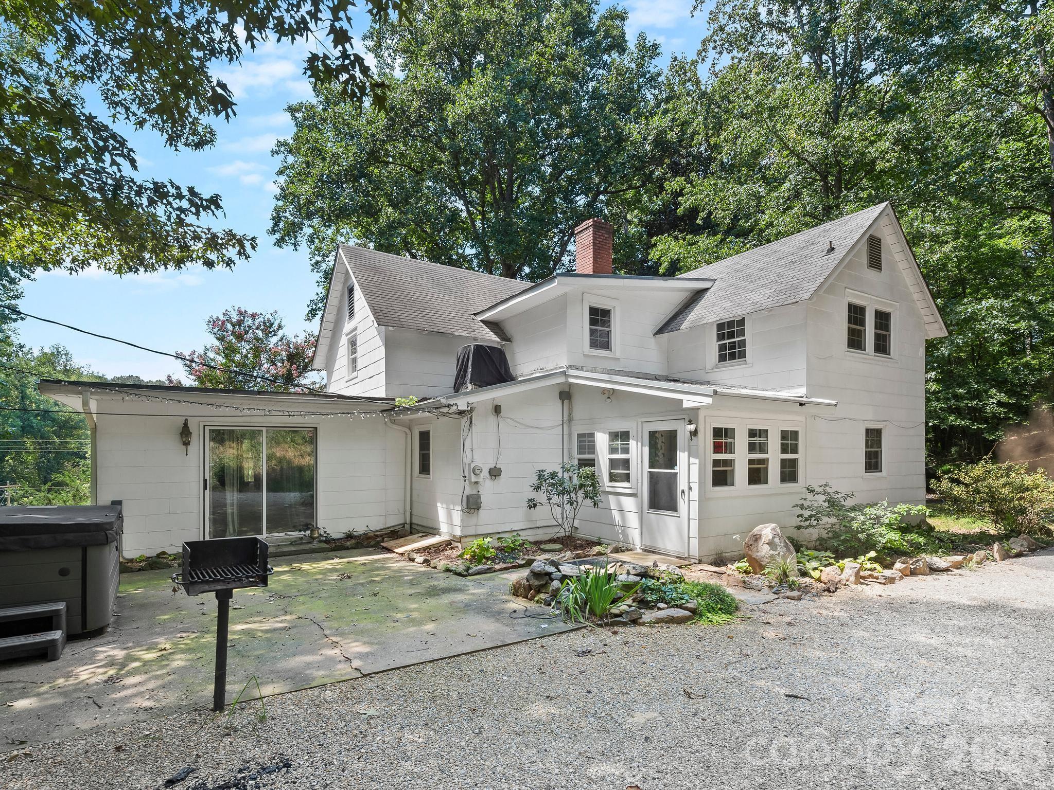689 S Trade Street