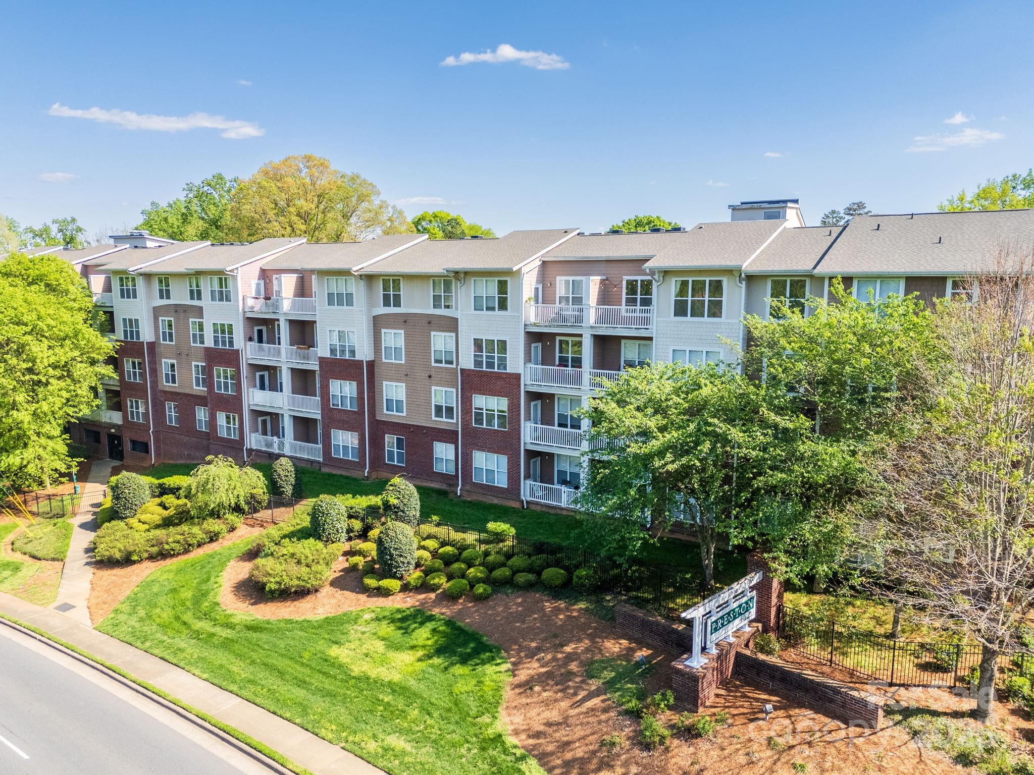 1000 E Woodlawn Road 408