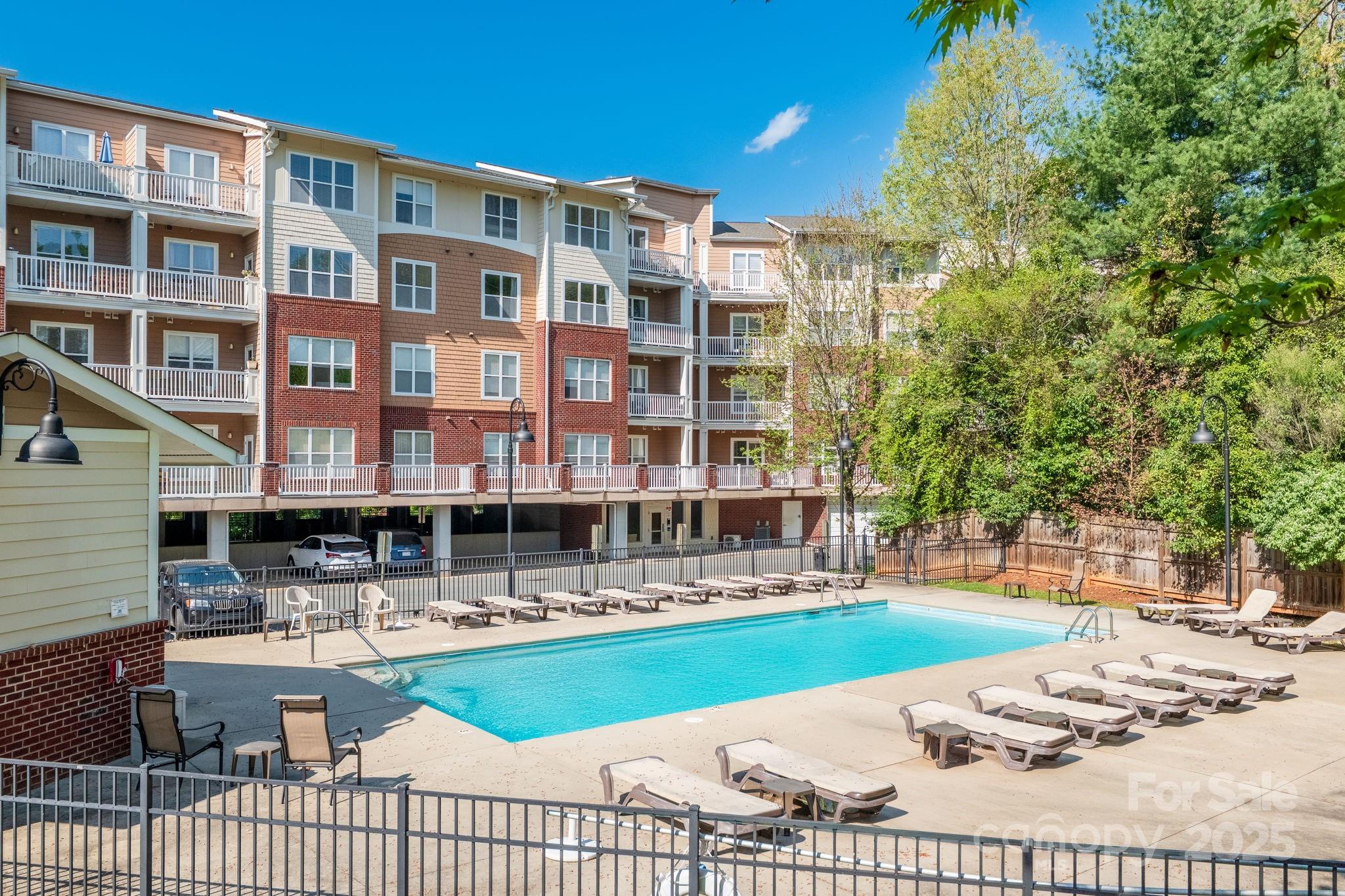 1000 E Woodlawn Road 408