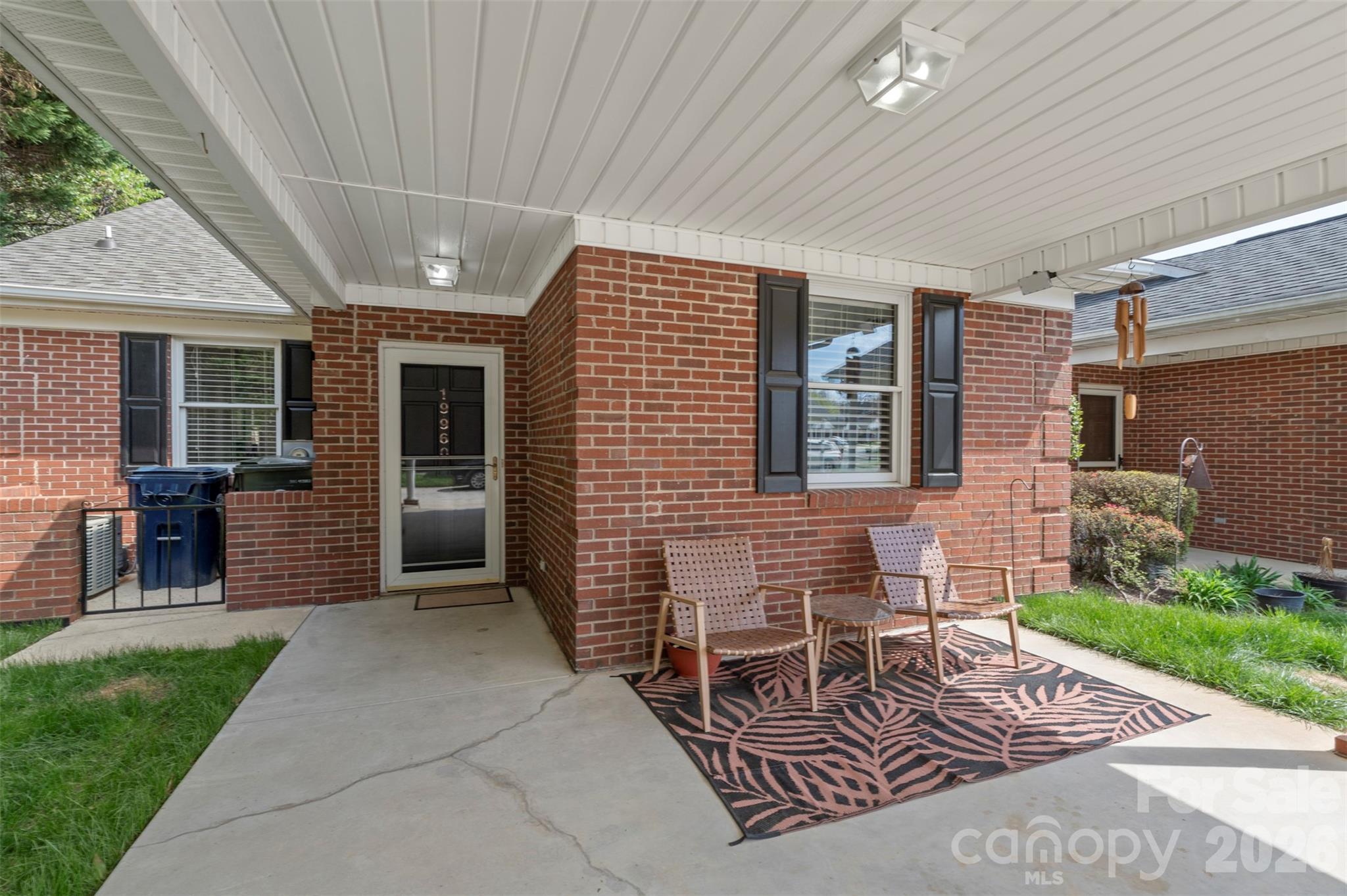 19960 Oak Leaf Circle