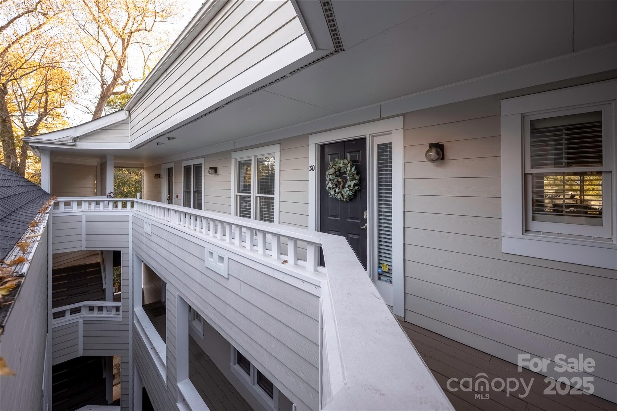 2715 Selwyn Avenue 30