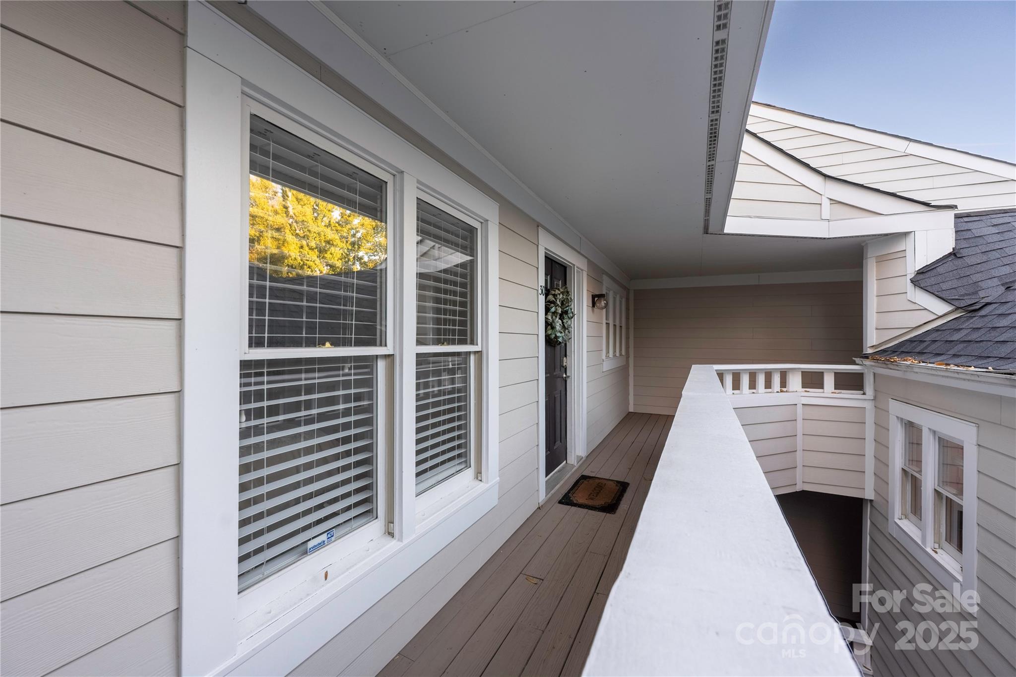 2715 Selwyn Avenue 30