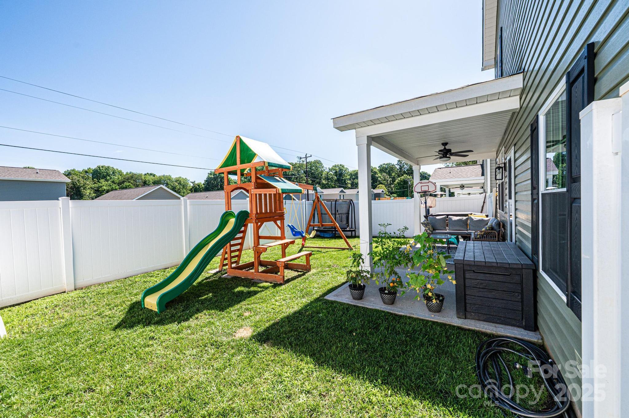 2526 Snow Creek Road NE