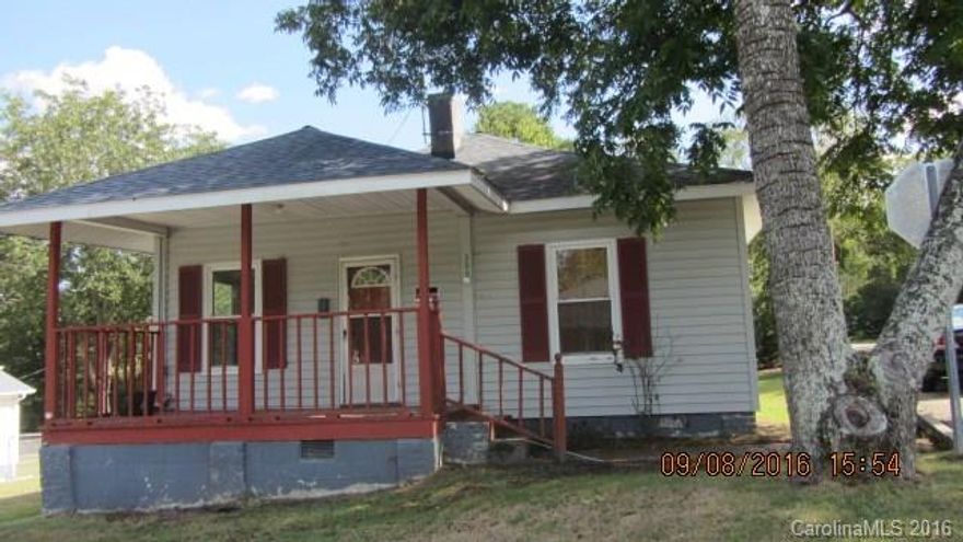 2/1 cottage on a large corner lot. Roof new in the last few years. Vinyl siding. Large dog pen on the back. Interior needs updating. Clover Schools.