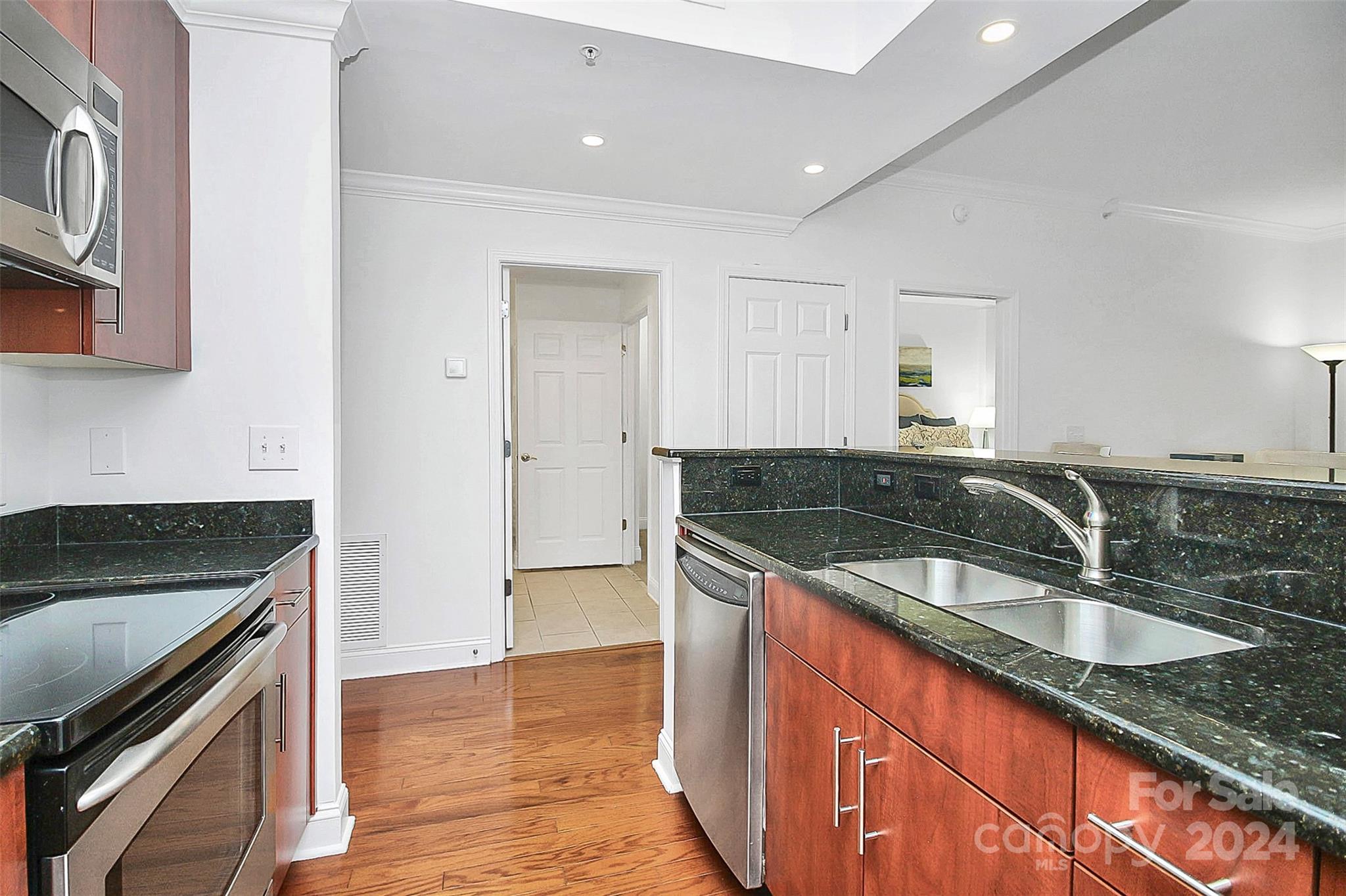 Fifth And Poplar - Residential