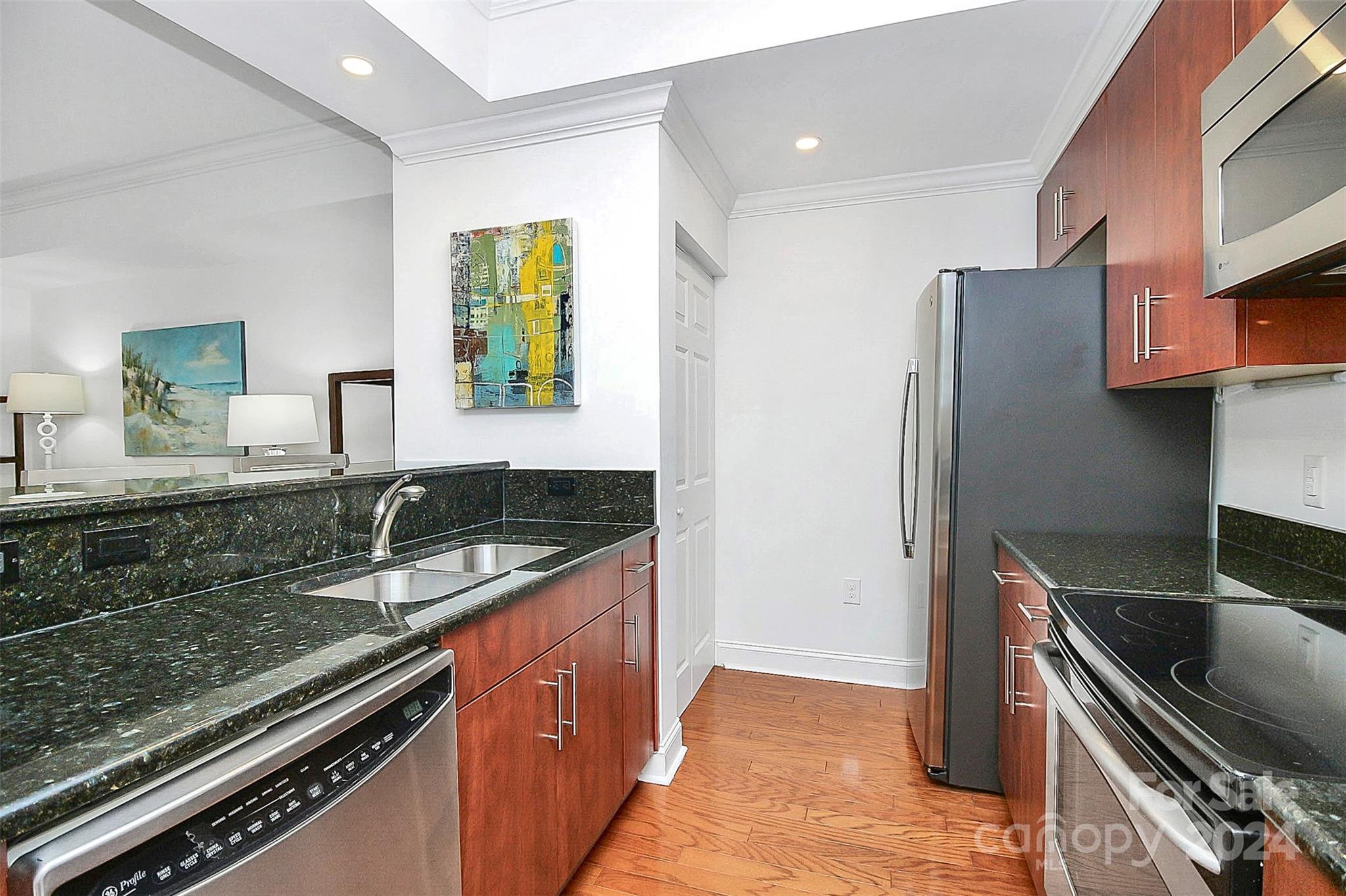 Fifth And Poplar - Residential