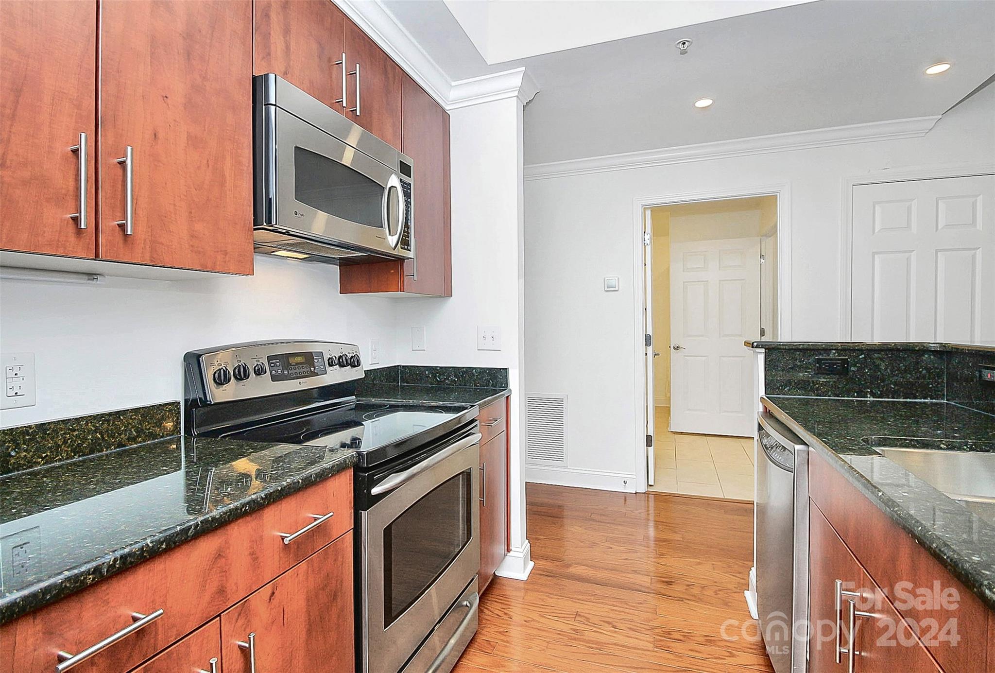 Fifth And Poplar - Residential