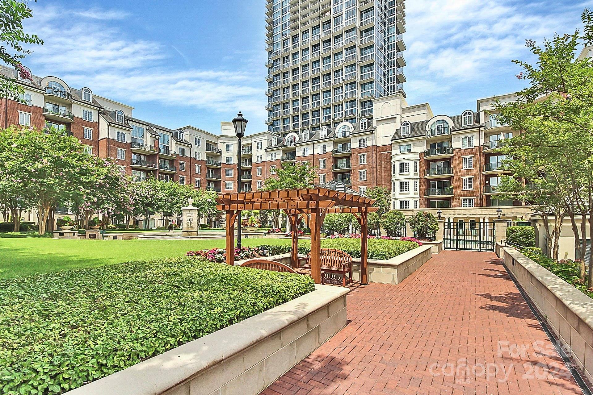 Fifth And Poplar - Residential