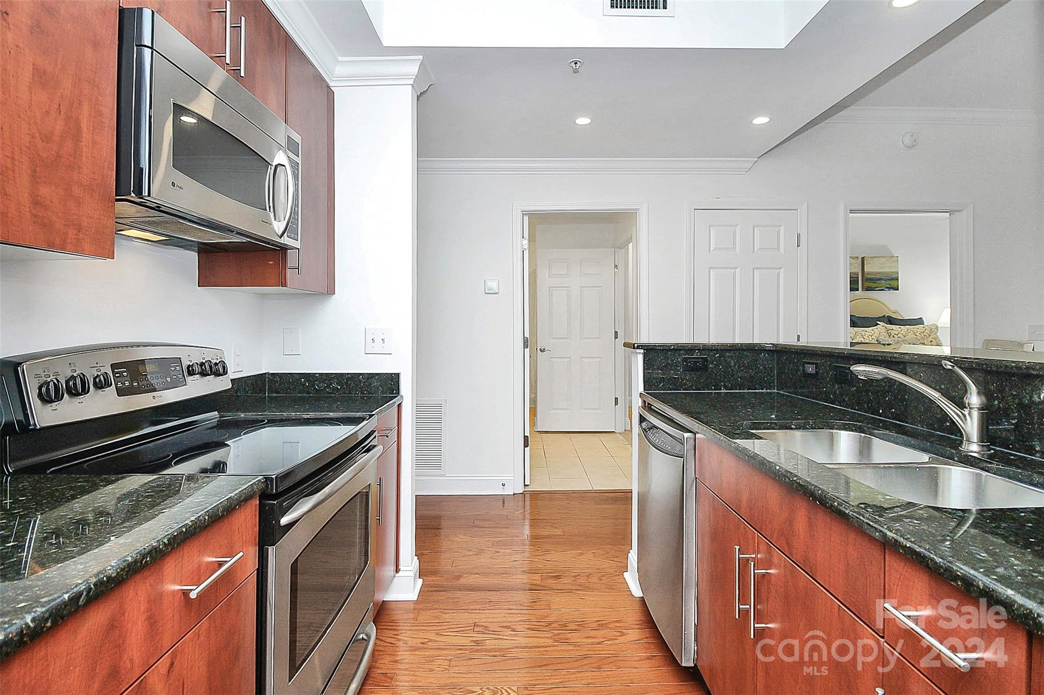 Fifth And Poplar - Residential