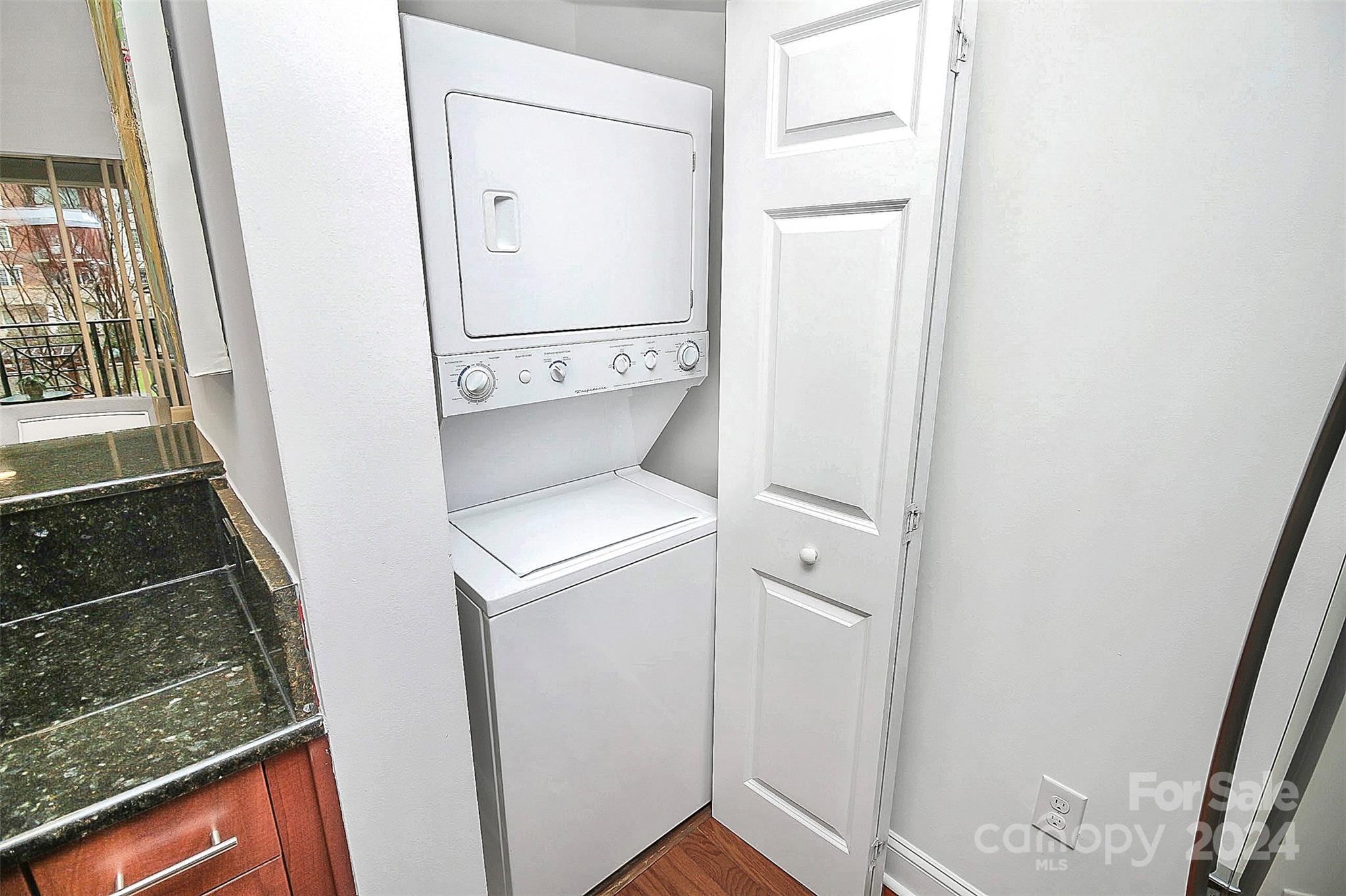 Fifth And Poplar - Residential