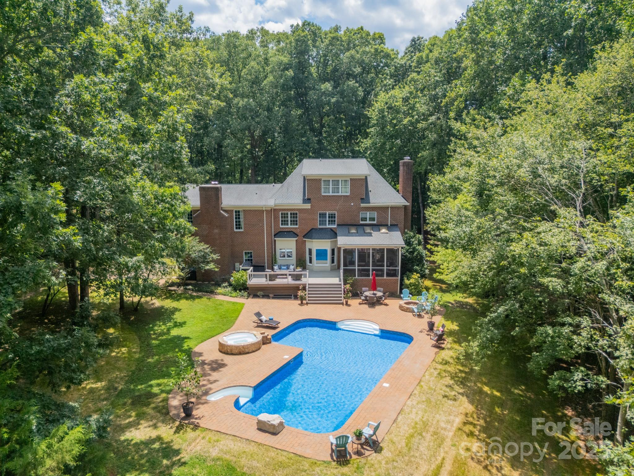 3307 Sandalwood Lane