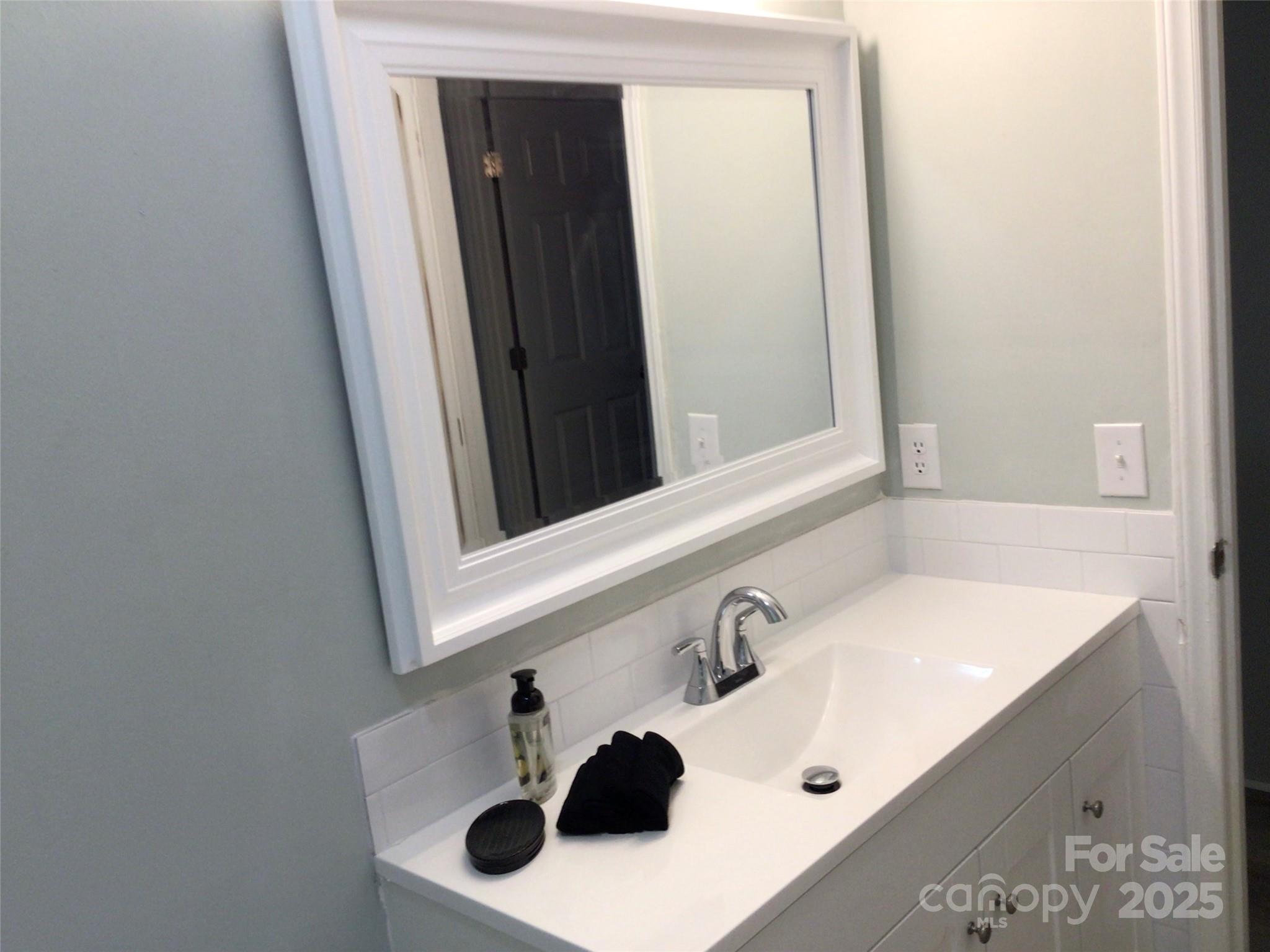 Lenoir, North Carolina 28645, United States, 3 Bedrooms Bedrooms, ,1 BathroomBathrooms,Residential,Active,218140