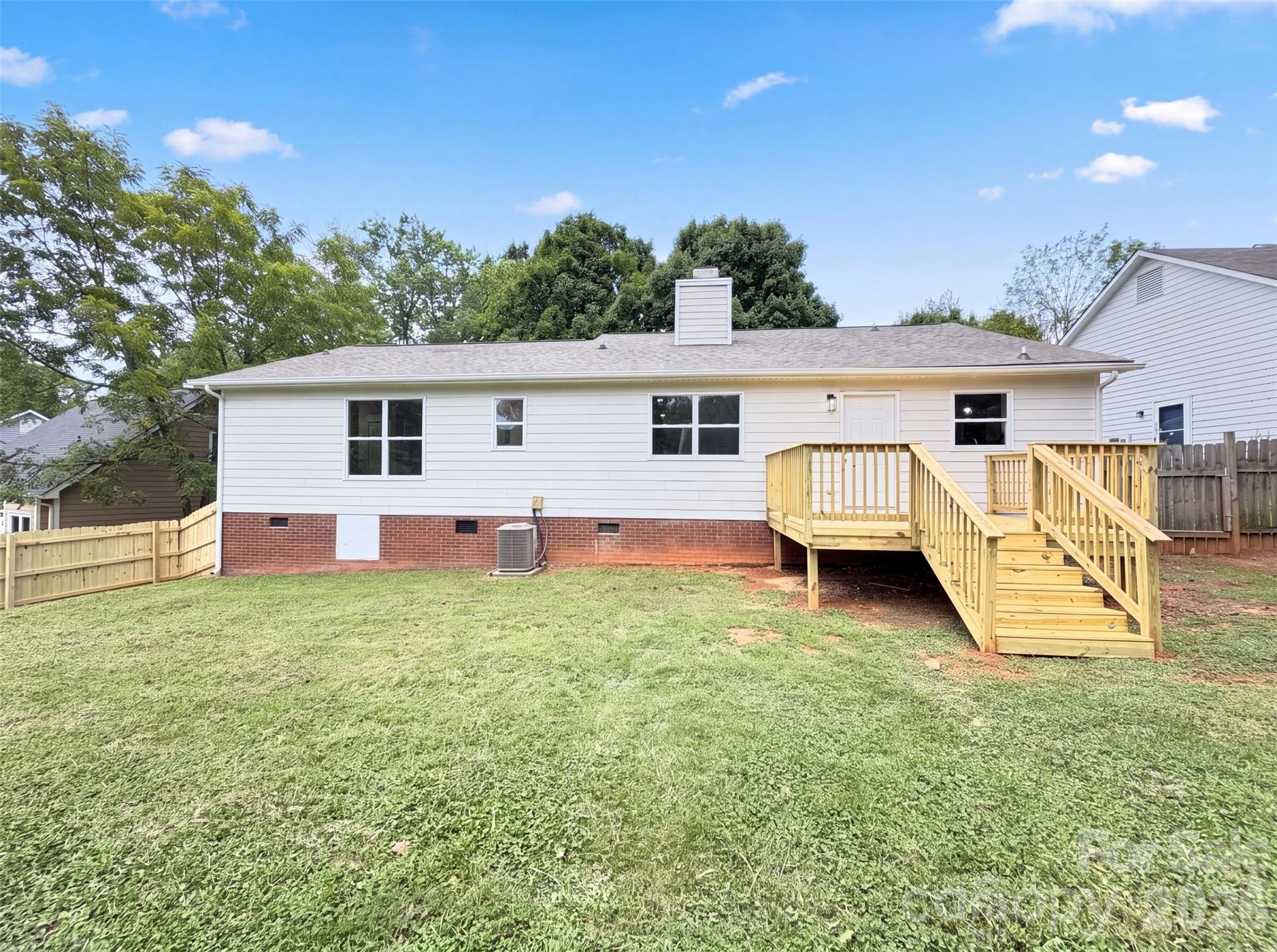 8822 Hunter Green Lane