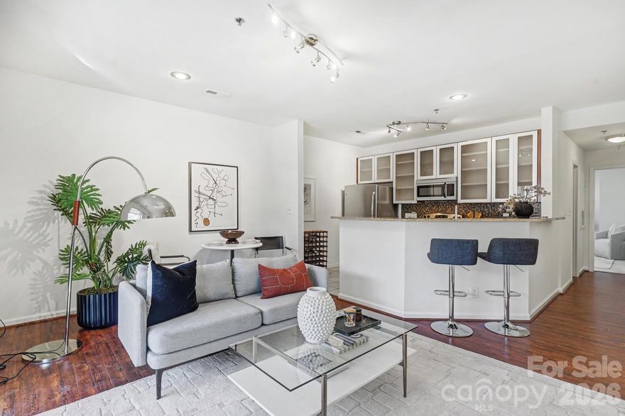 Located in the heart of Fourth Ward, this private 1-bedroom, 1-bath condo offers city views and a no-car-needed Uptown lifestyle with the charm and character that make Fourth Ward so desirable. Enjoy access to community amenities including an outdoor pool, clubhouse, and fitness center, all within a residential setting just steps from Uptown’s restaurants, shops, nightlife, and theaters. Ideal for professionals seeking a minimal commute and low-maintenance ownership in one of Uptown Charlotte’s most established neighborhoods. If you're tired of rent increases and want to start building your own equity - here's your opportunity - and at a very attractive price.