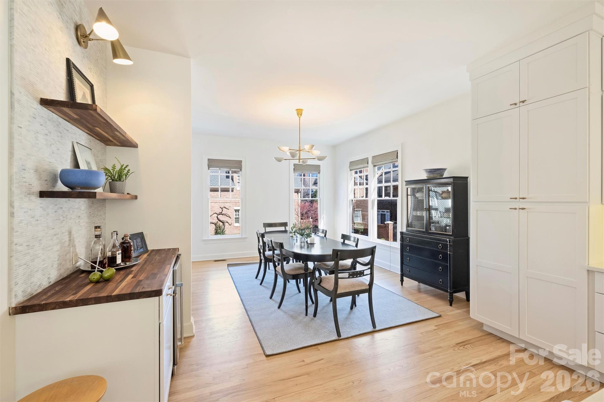 1244 Dilworth Crescent Row