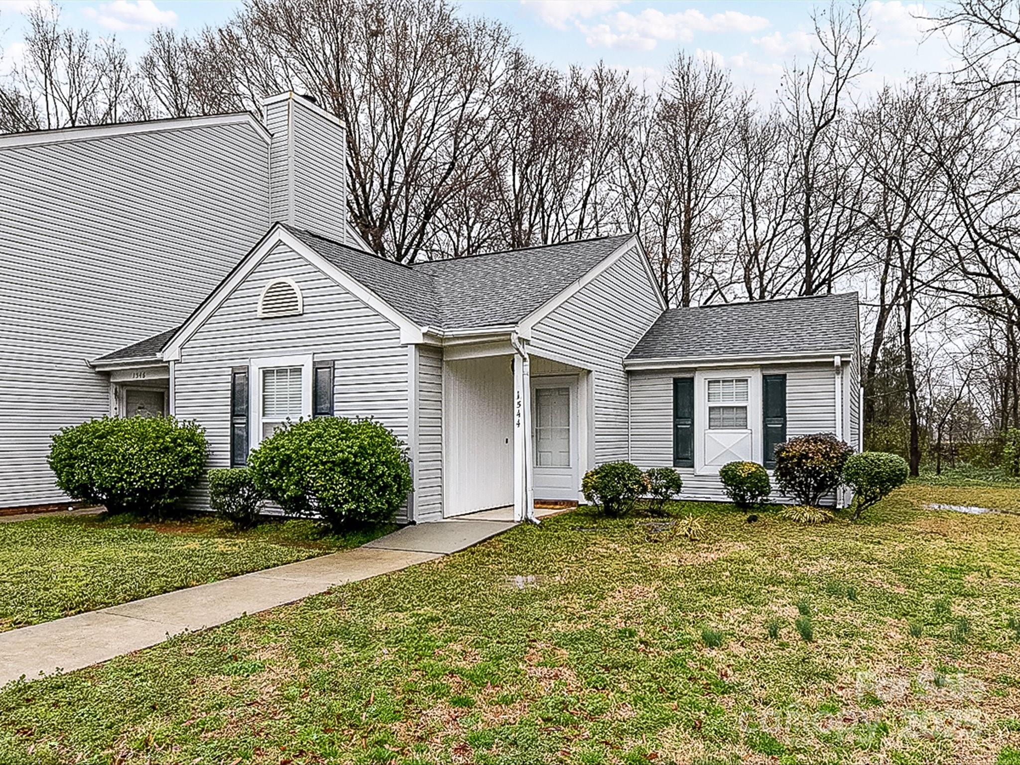 Hunt Club Villas - Residential