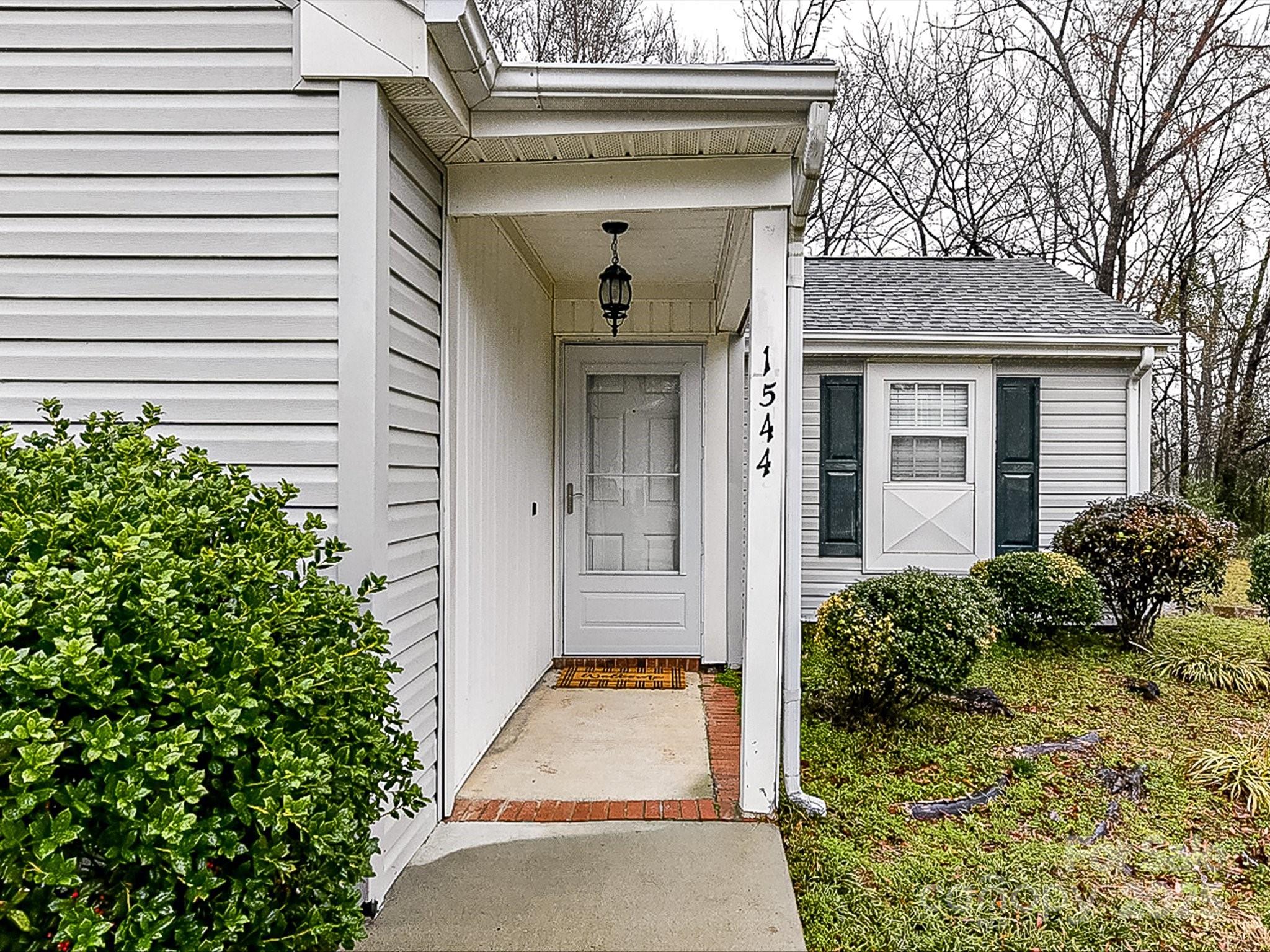 Hunt Club Villas - Residential