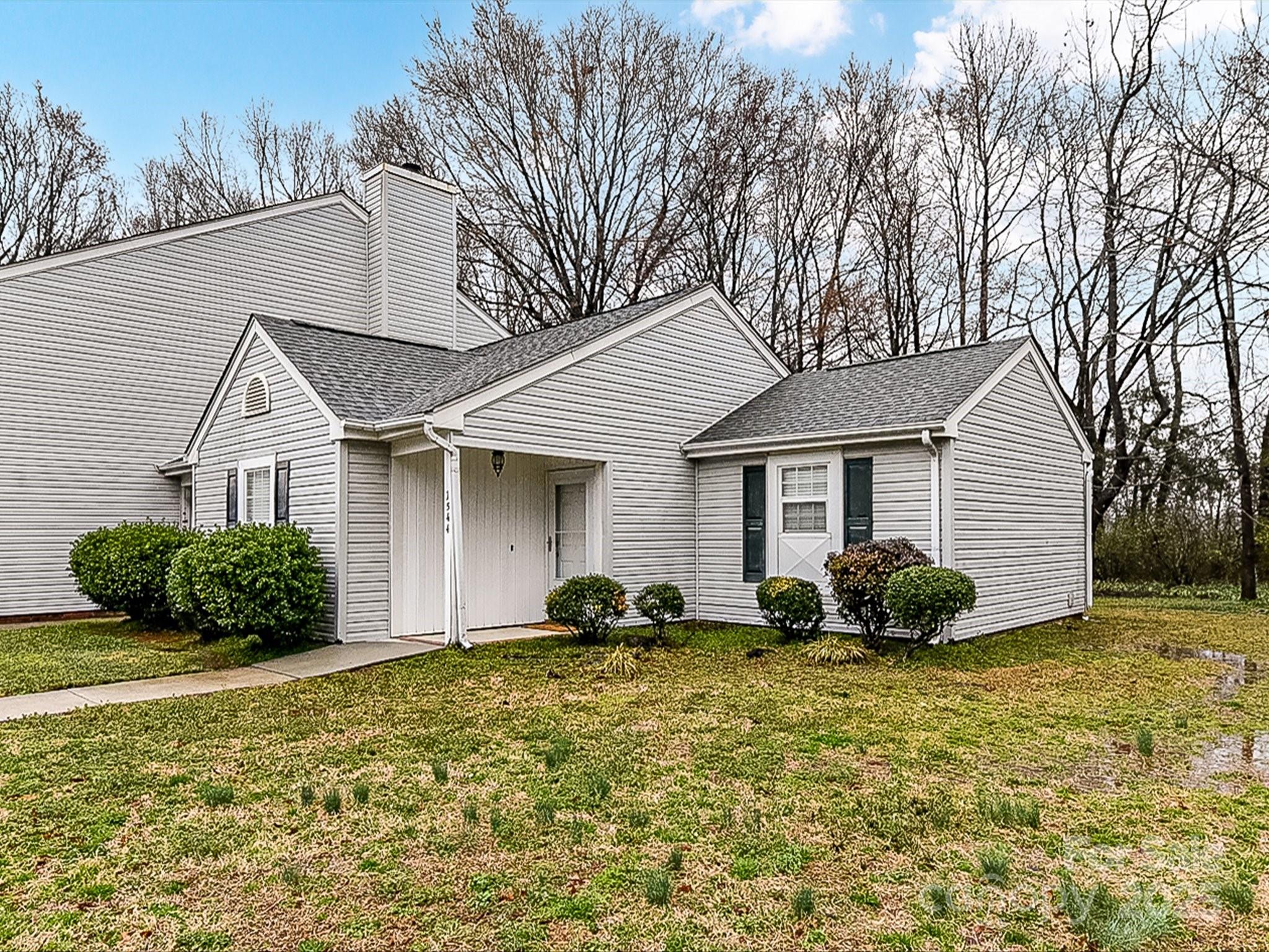 Hunt Club Villas - Residential