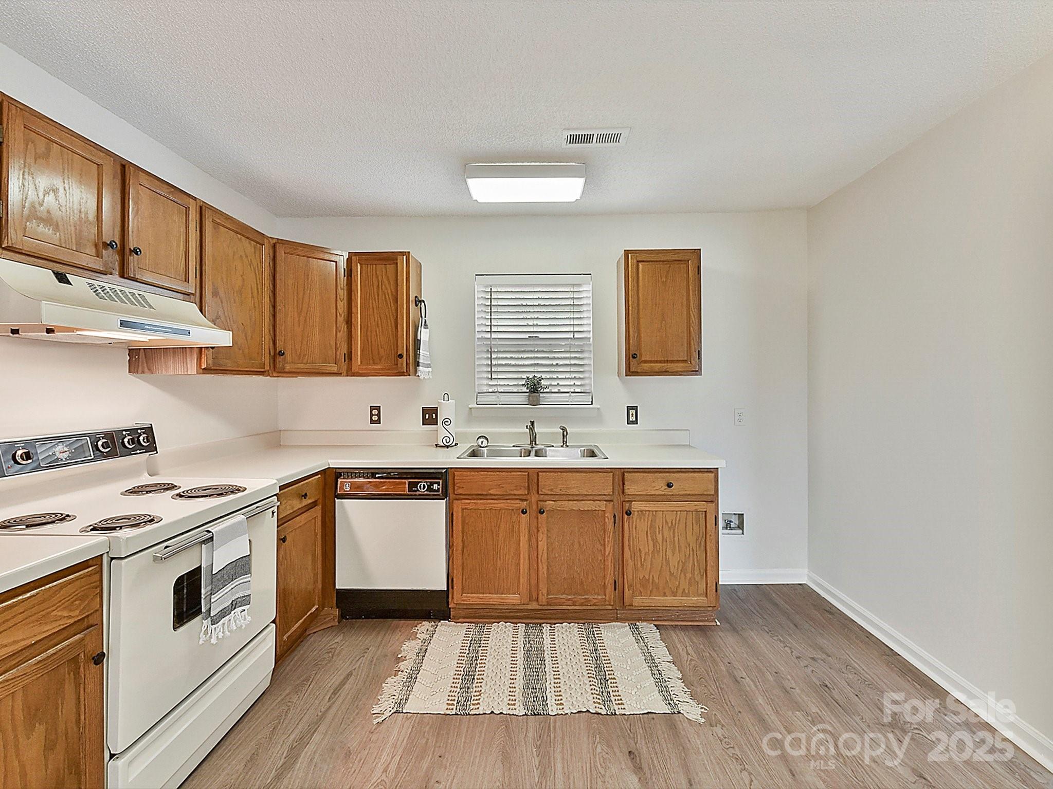 Hunt Club Villas - Residential