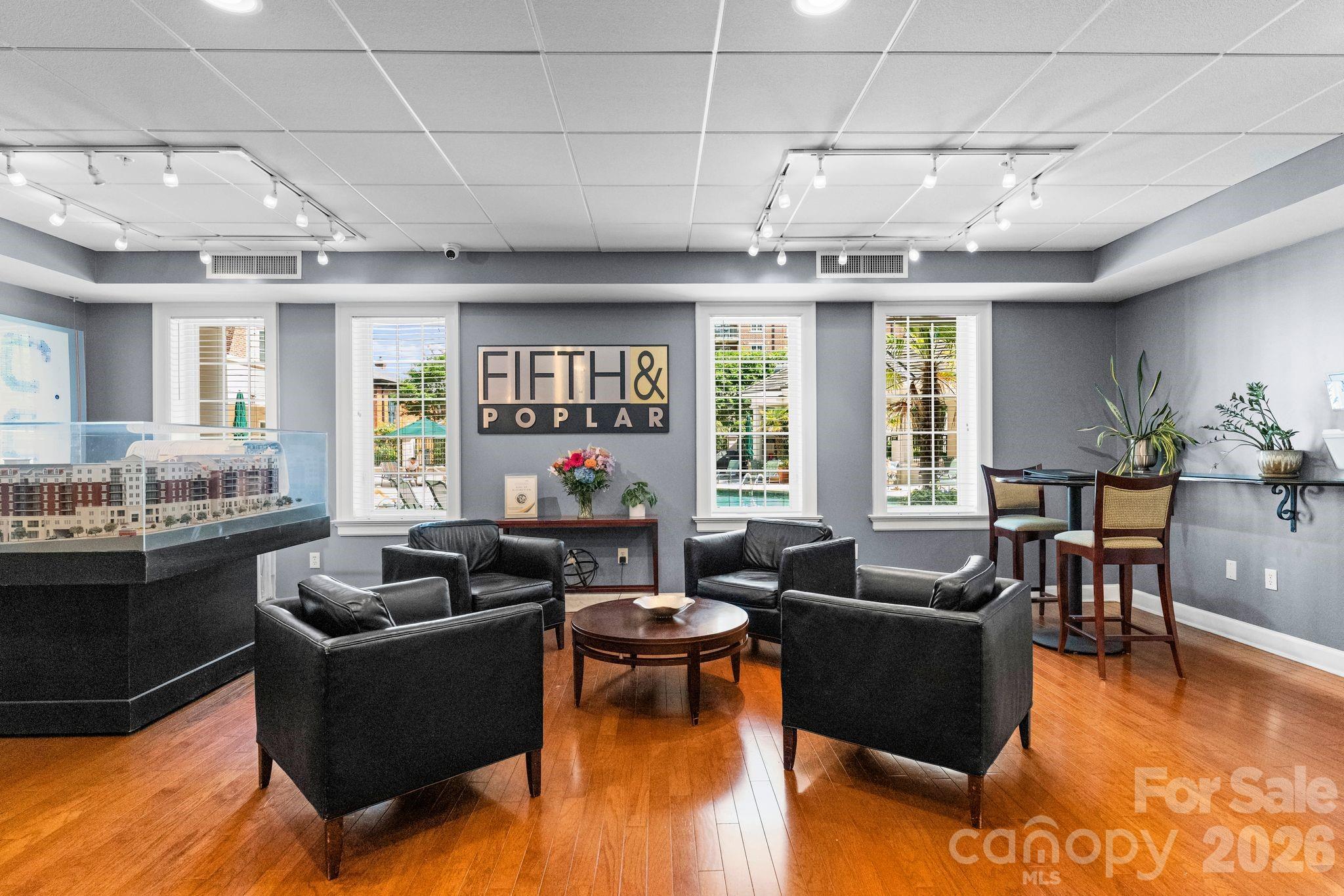 Fifth and Poplar - Residential