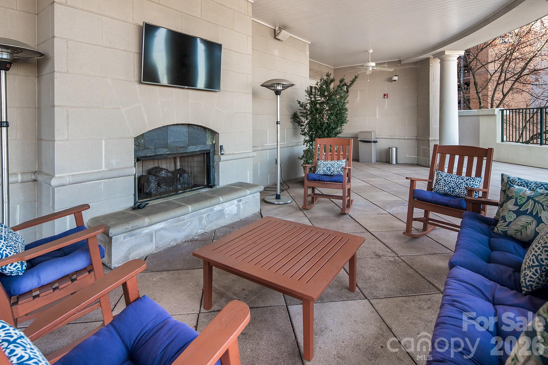 Fifth and Poplar - Residential