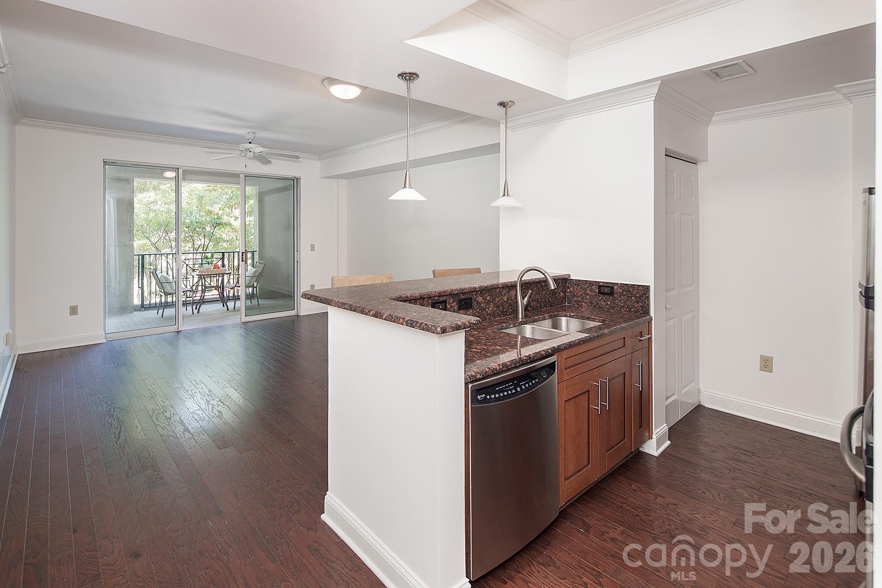 300 W 5th Street W 204