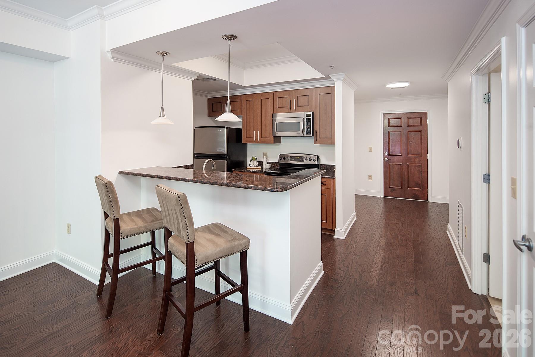 300 W 5th Street W 204