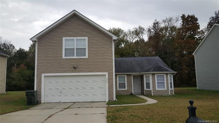 3 bed 2.5 bath with loft area above garage.
Open kitchen with breakfast area.
Living room.
Good size master with master bathroom and walk in closet
Large loft above garage
Currently tenant occupied. 
Tenant lease ends 1/31/2018 but may be willing to leave early if buyer is found.
