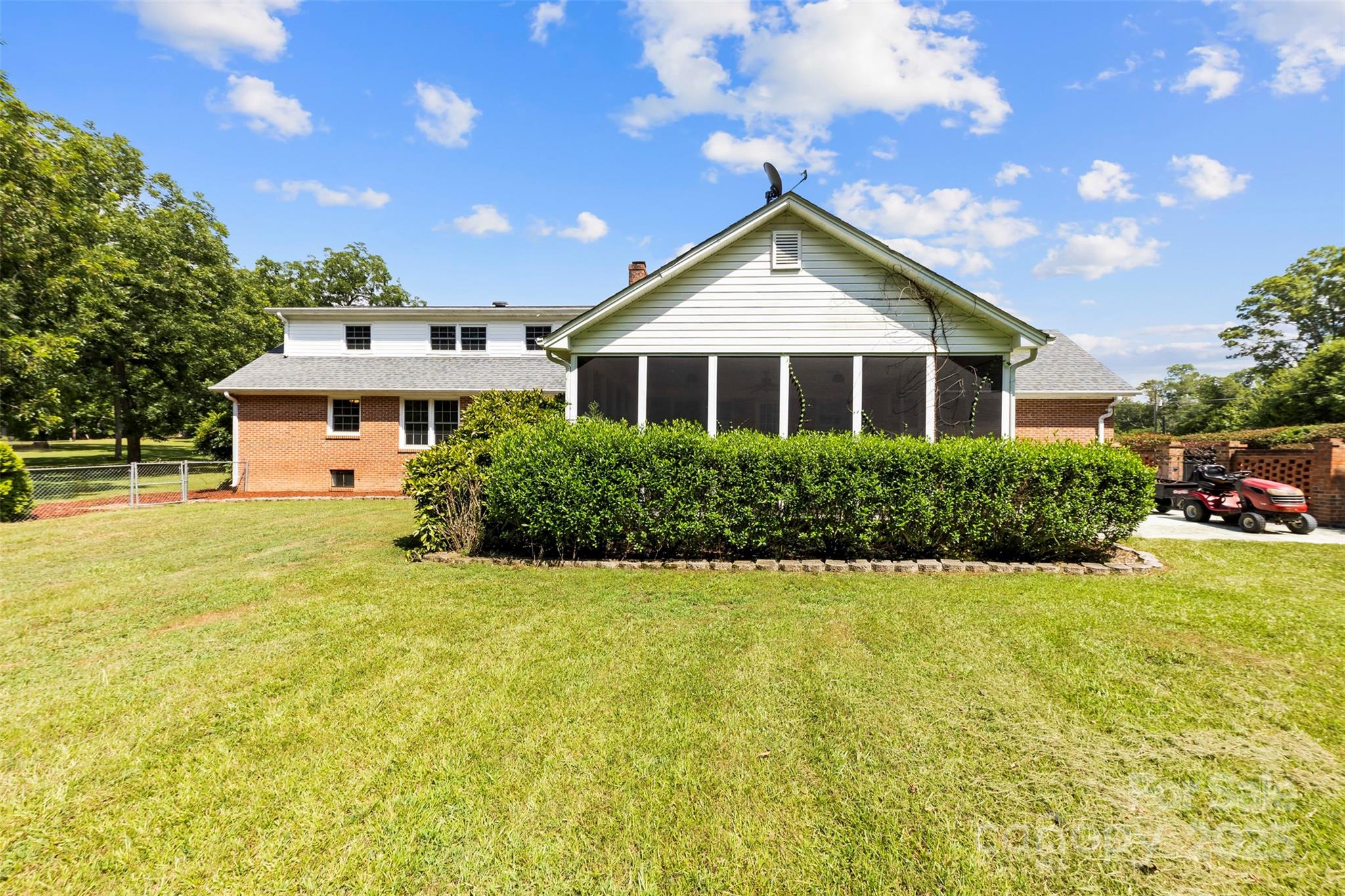 901 N Kingsburry Road