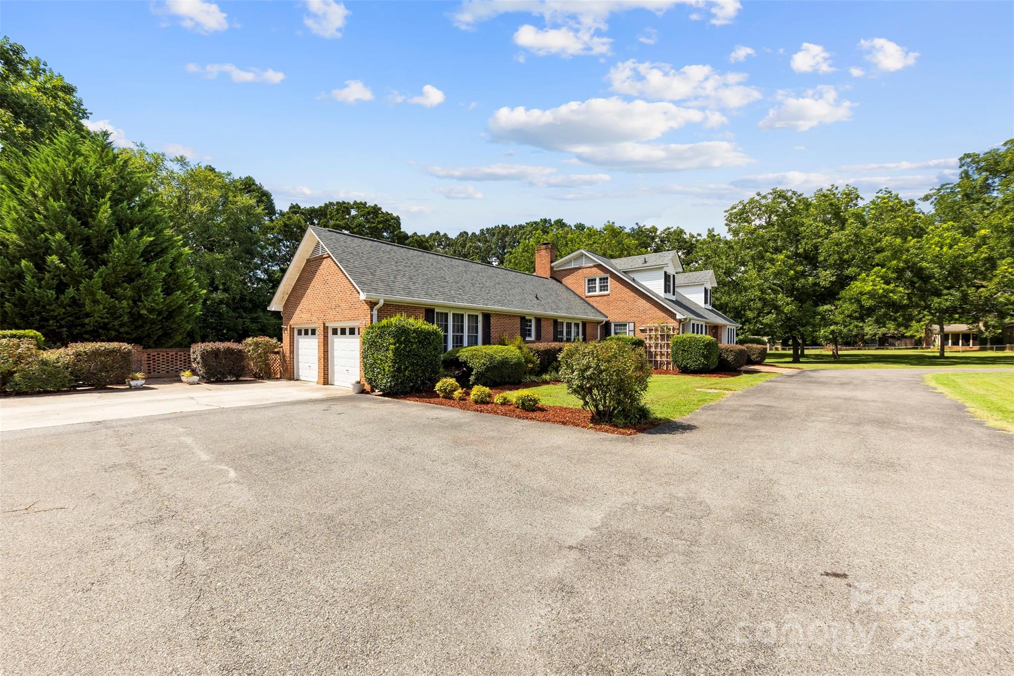 901 N Kingsburry Road