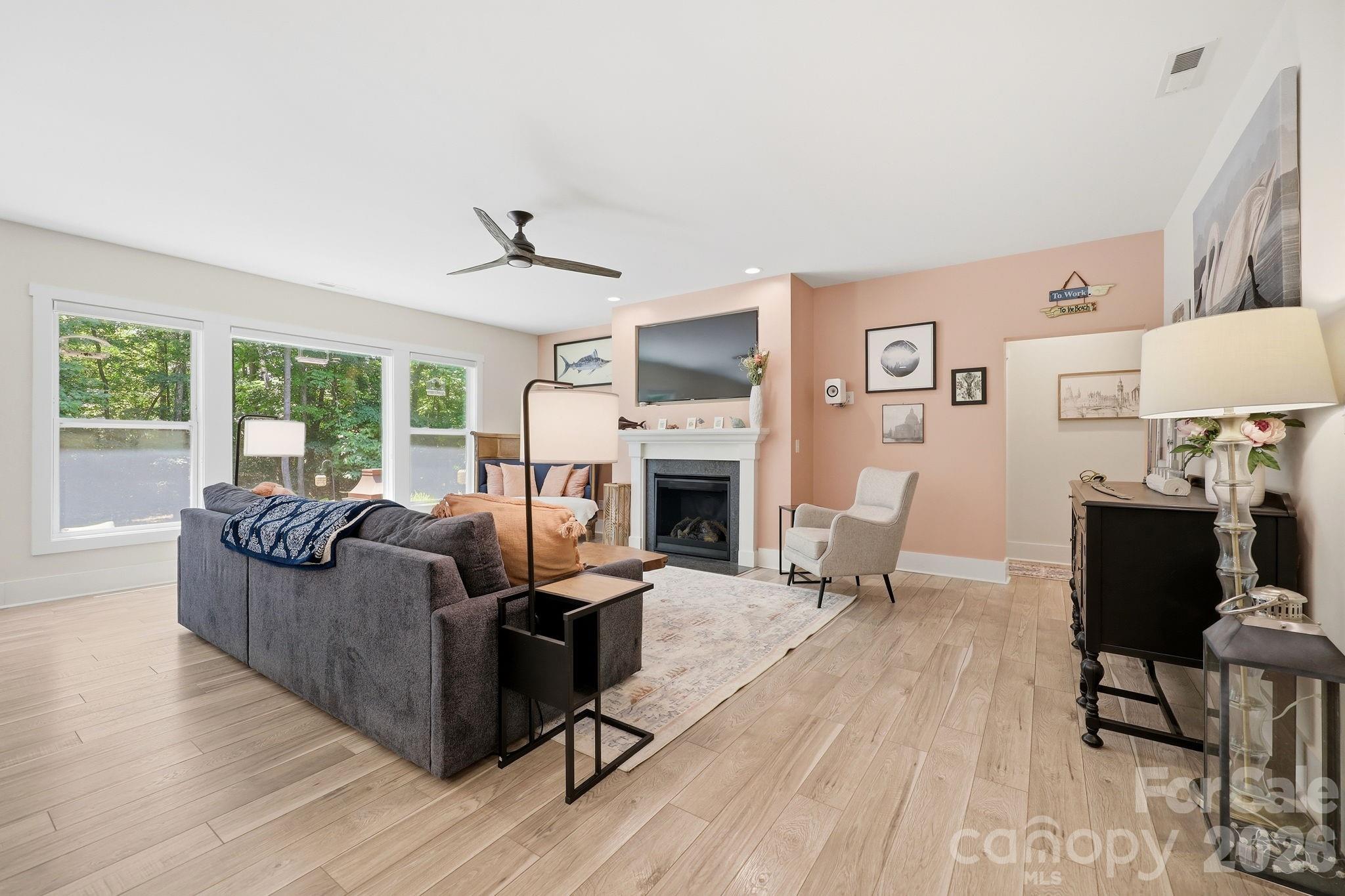 Yachtsmans Point - Residential