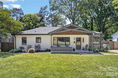 Photo of 1721 Merry Oaks Road, Charlotte, NC 28205 (MLS # 4393637)