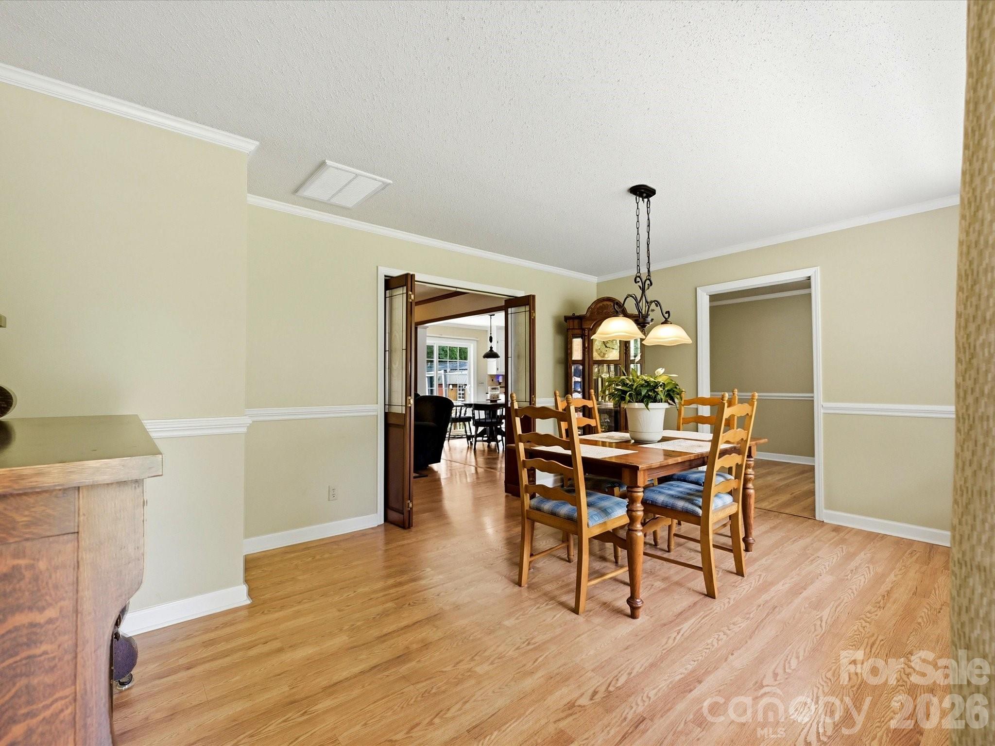 8812 Crestwood Drive