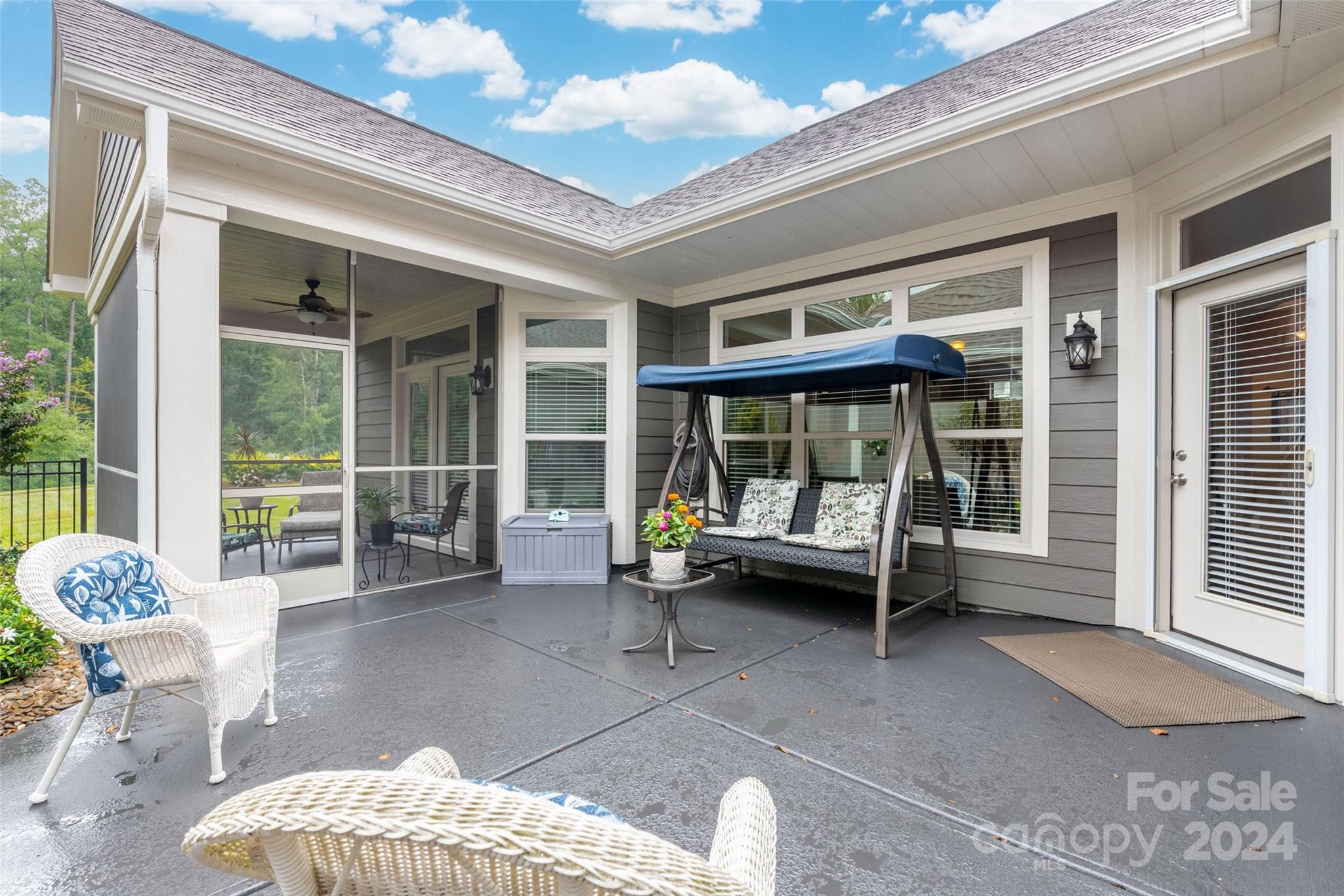 The Courtyards at Emerald Lake - Residential