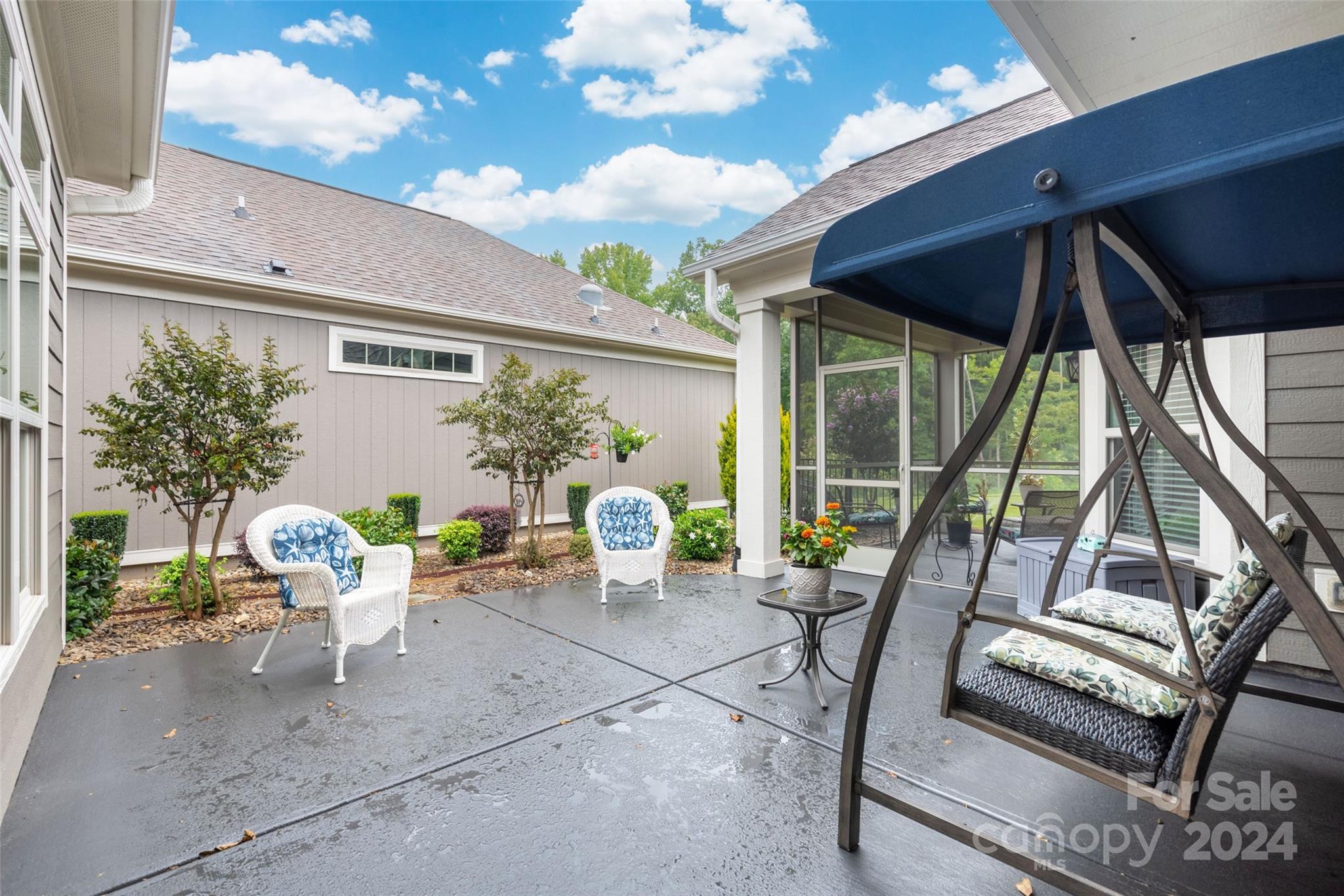 The Courtyards at Emerald Lake - Residential