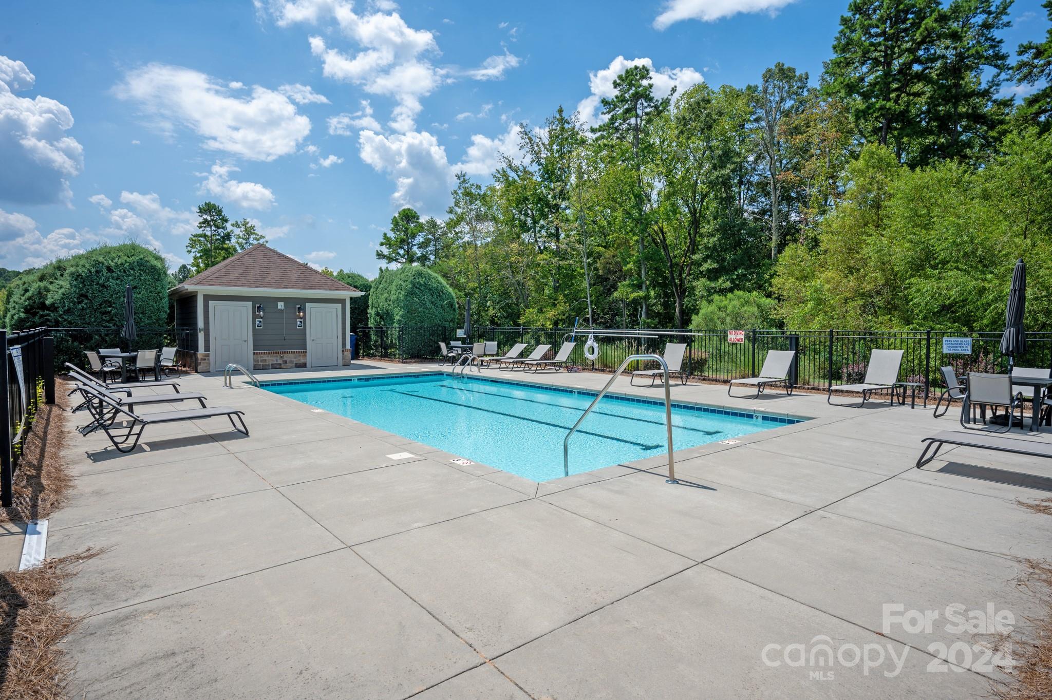 The Courtyards at Emerald Lake - Residential