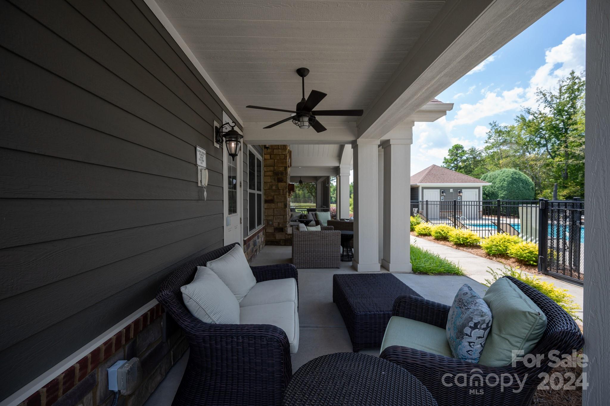 The Courtyards at Emerald Lake - Residential