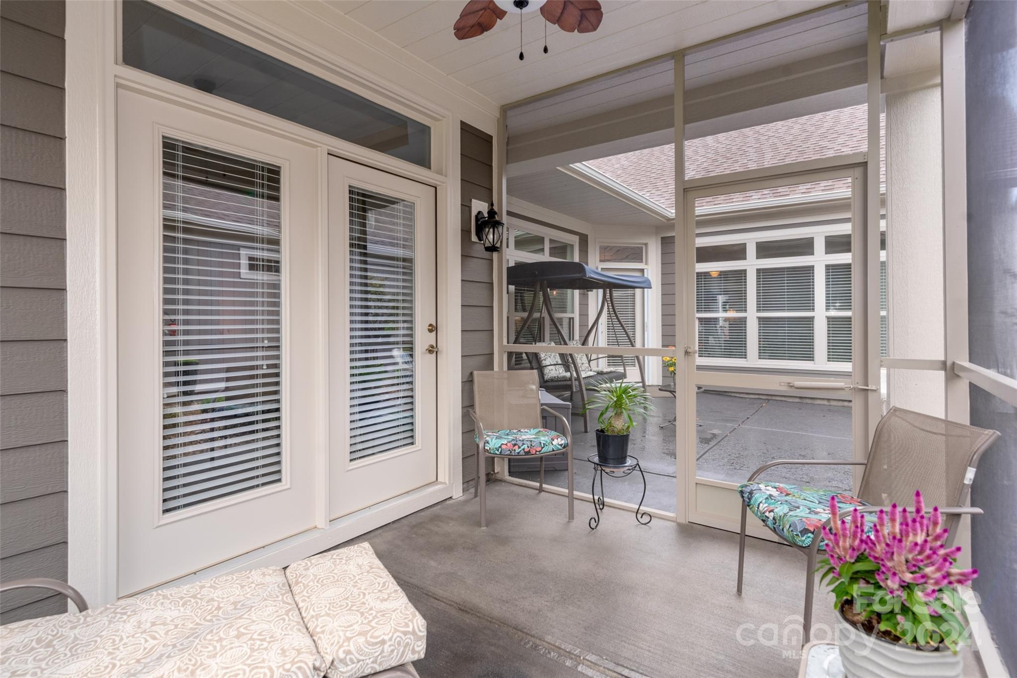 The Courtyards at Emerald Lake - Residential