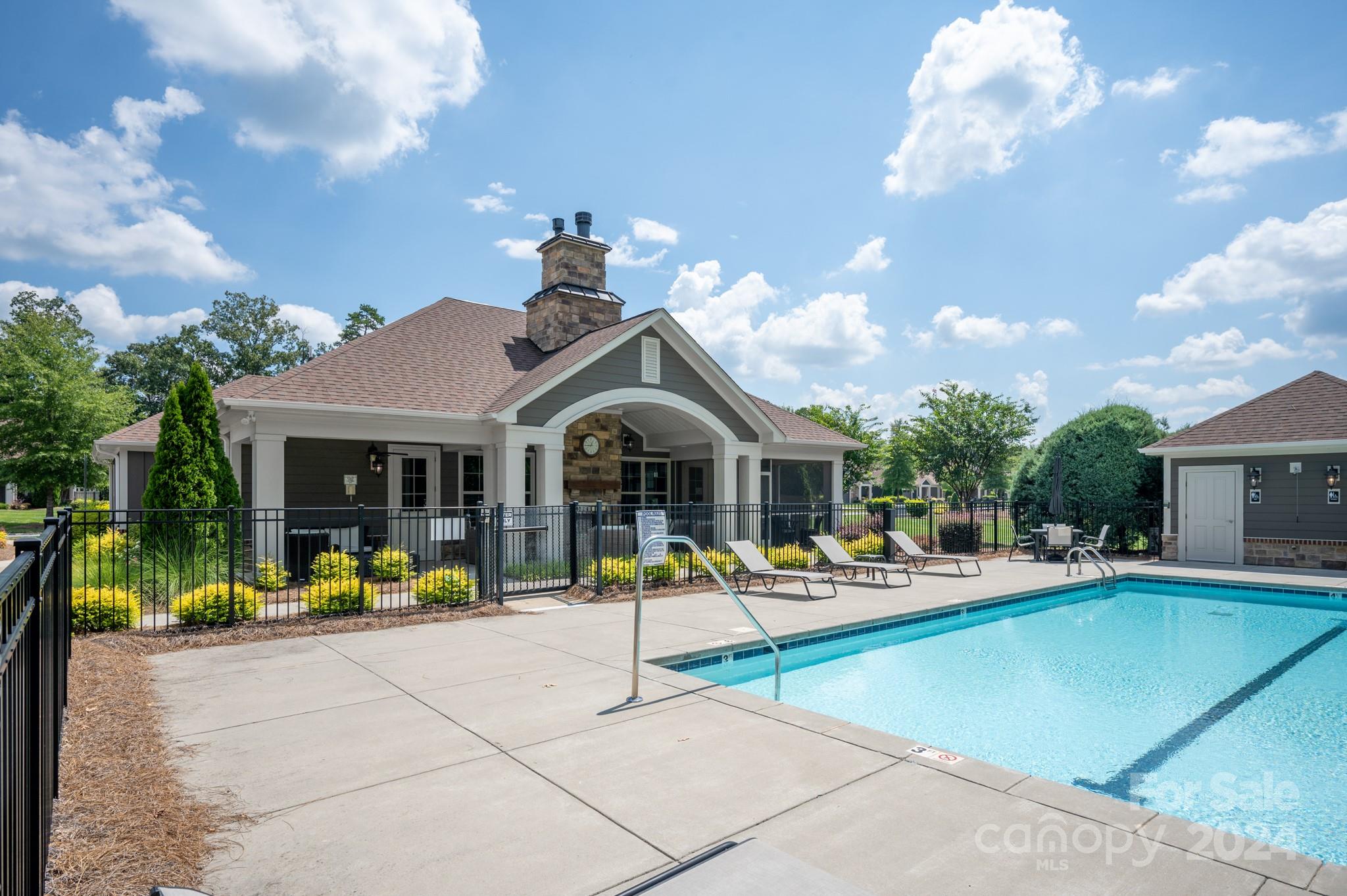 The Courtyards at Emerald Lake - Residential