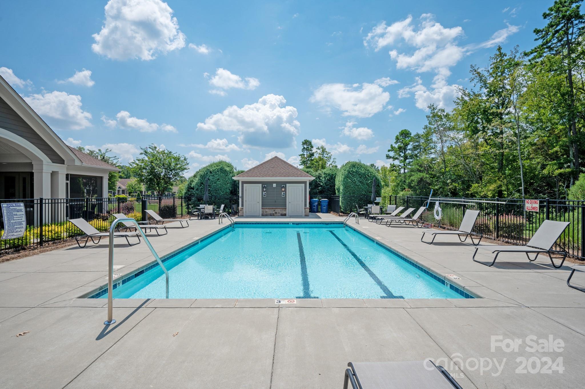 The Courtyards at Emerald Lake - Residential