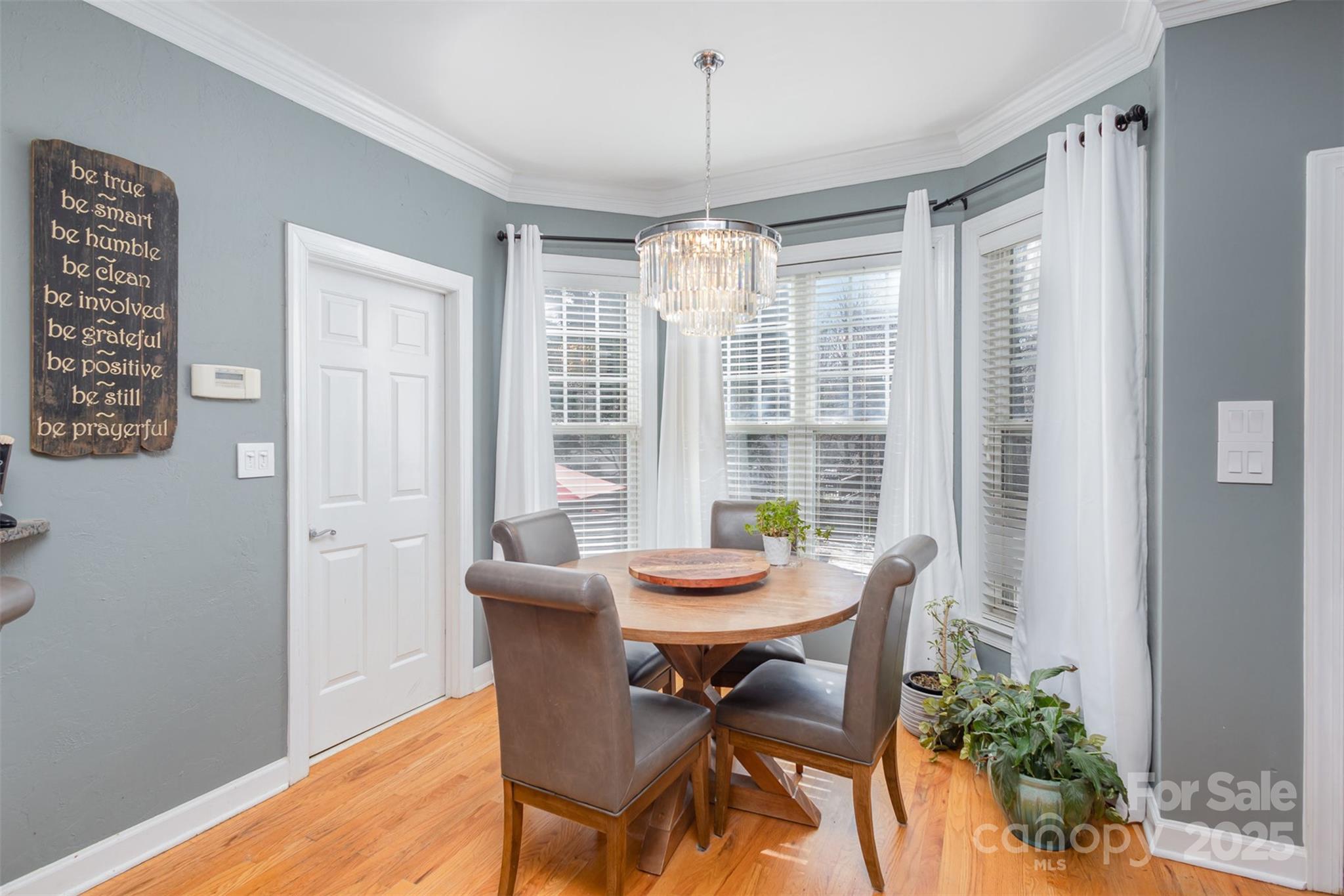 Charlotte, North Carolina 28214, United States, 4 Bedrooms Bedrooms, ,3 BathroomsBathrooms,Residential,Under Contract,78610