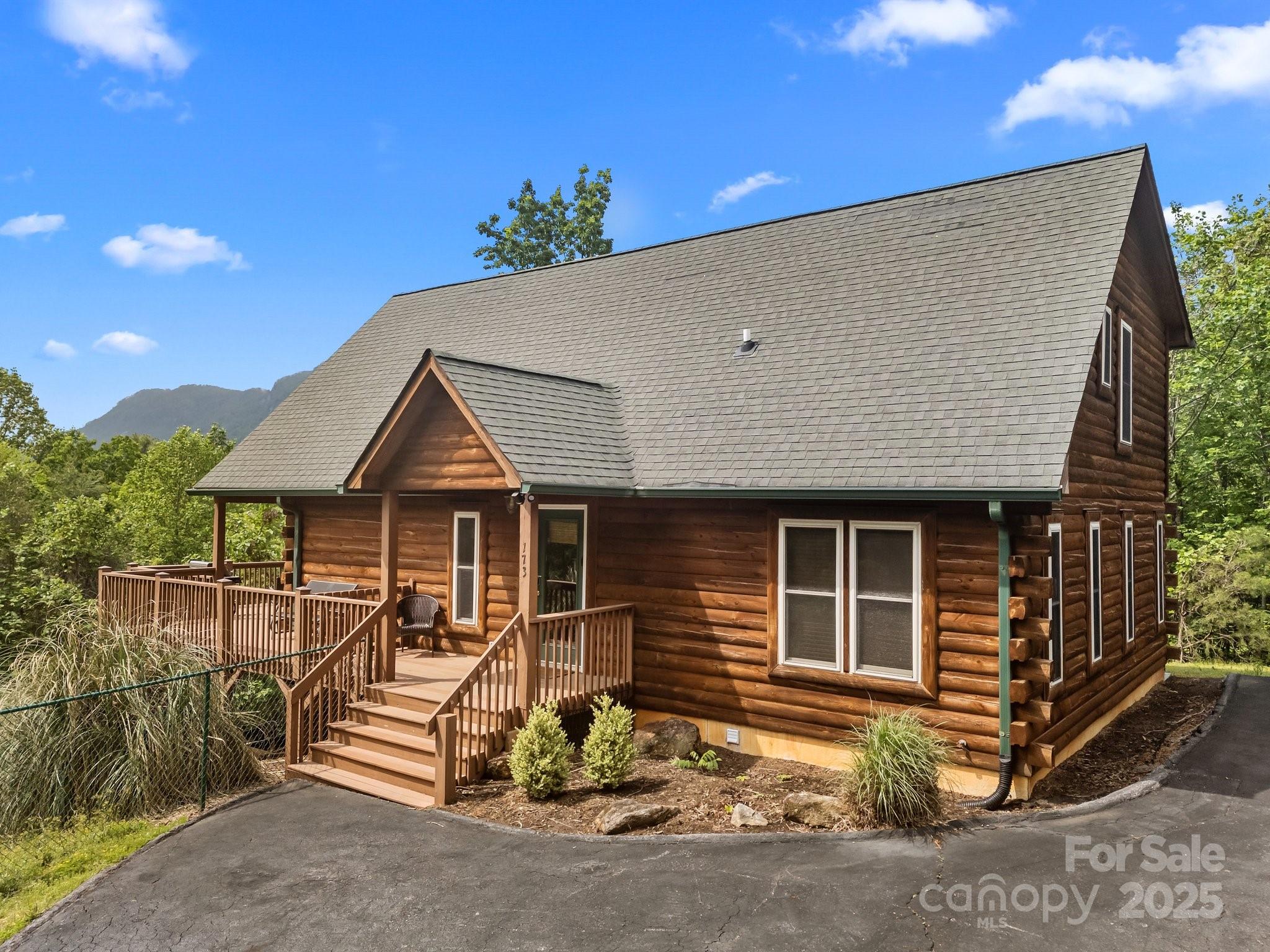 173 Mistletoe Park