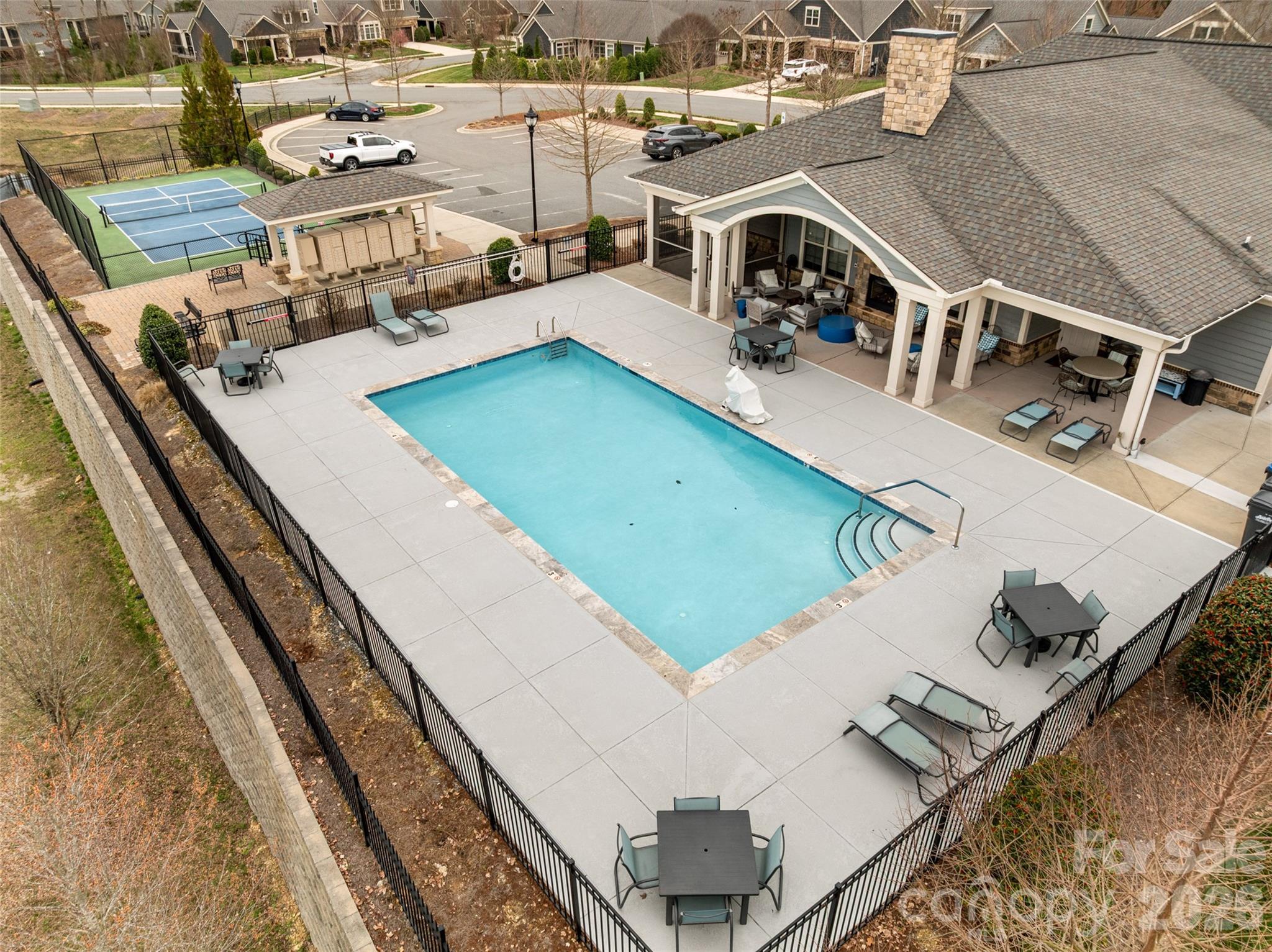 The Courtyards At Wesley Chapel - Residential