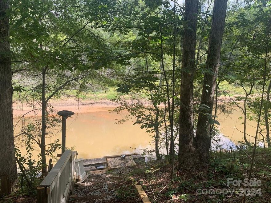 Waterfront with deeded doc! Beautiful Lot has a septic tank in place for trailers. NO HOA so perfect investment on Three and Twenty Creek
that you can access to Lake Hartwell! If you're looking for a Creek/lake property with a dock for fishing and privacy, look no further. This
lake property is perfect for those looking to get away and spend time in nature. Its deeded dock offers plenty of room for fishing or relaxing
in the sun, Enjoy the serene beauty of the lake and its wildlife in this perfect getaway. Currently This property is used as a money making
Investment. Property currently has 3 trailers that can be included on a separate bill of sale. Please note the water in this area is low during
winter
Owner finance available
Seller is licensed Real Estate Agent in South Carolina