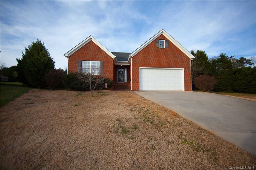 What a treat to see! This beautiful home, located in the much desired subdivision of Creekside, is a beauty. Brand new stainless steel gas range and brand new stainless steel dishwasher are in the large open kitchen, with plenty of cabinets and a great space for dining in. The home is in pristine condition, very well taken care of. Split floor plan, high ceilings. The wood flooring is gorgeous. Iron fenced in backyard. Irrigation in front and backyard. Large back deck. This will not last long!