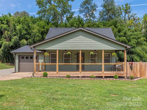 93 Cresthaven Drive Clyde NC 28721