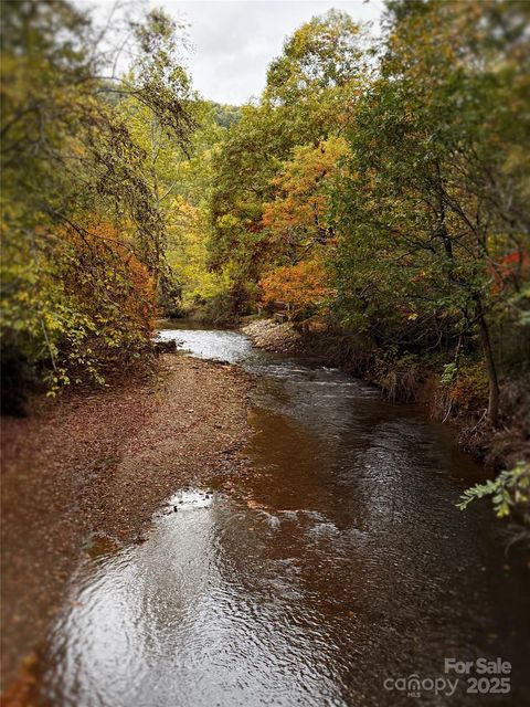 Photo of 40 Sanctuary Drive, Burnsville, NC 28714 (MLS # 4274475)