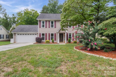 Photo of 2527 Heathershire Lane, Matthews, NC 28105 (MLS # 4410552)